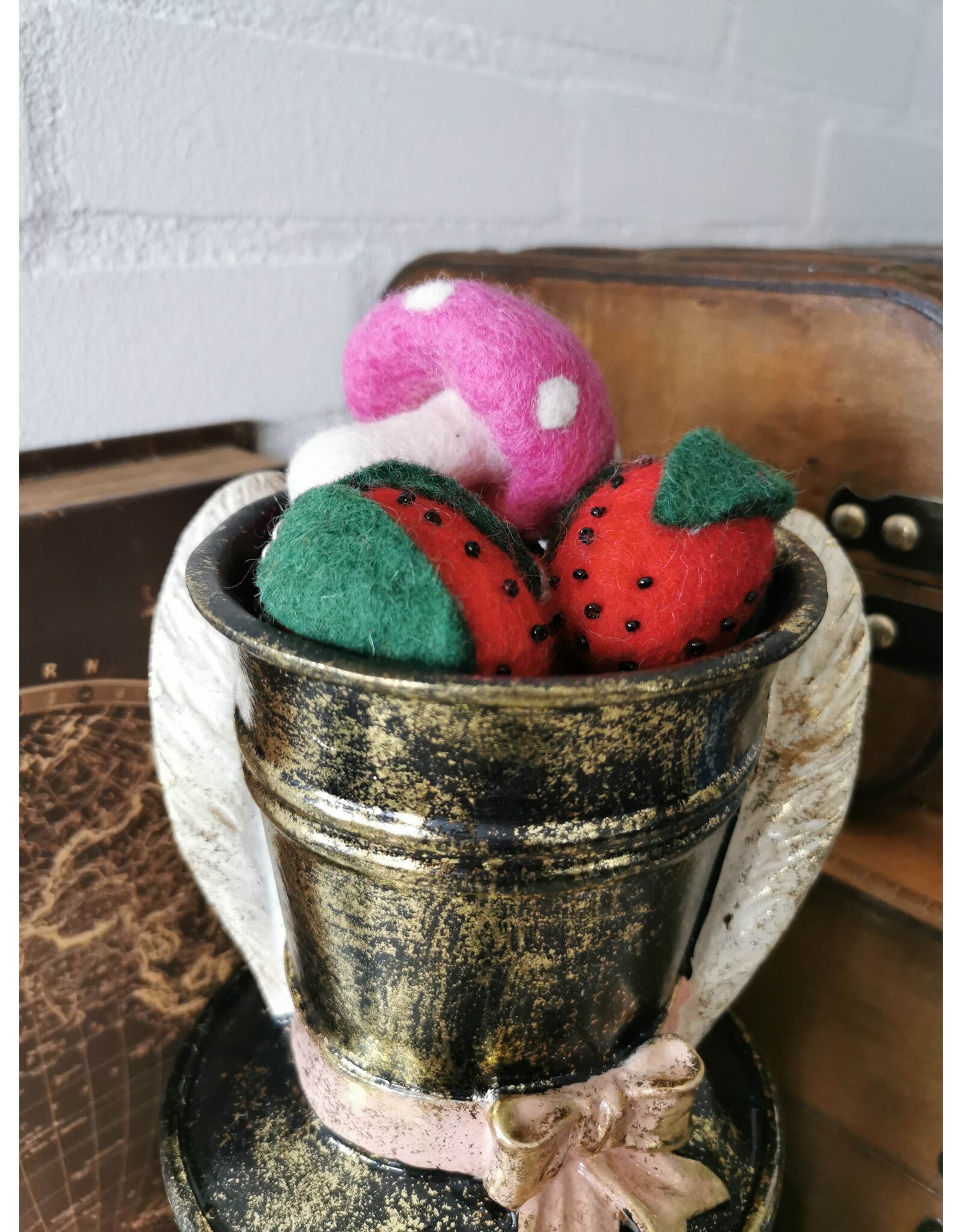 C&E Giftware Beelden Collectables - Decoratief Beeld Konijn met Hoge Hoed en Plooikraag