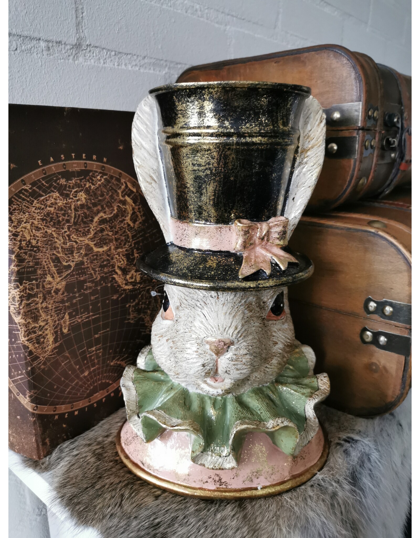 C&E Giftware Beelden Collectables - Decoratief Beeld Konijn met Hoge Hoed en Plooikraag