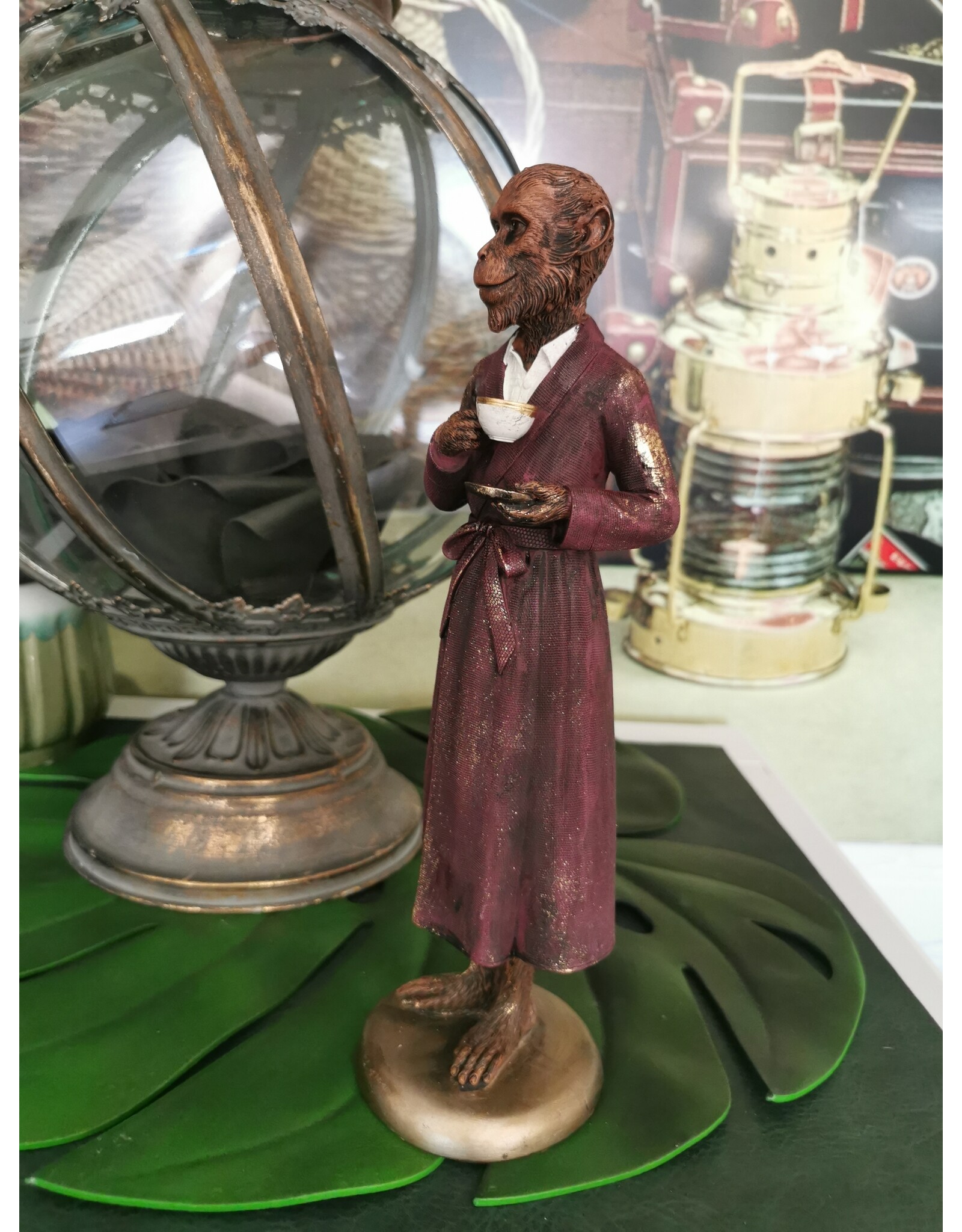 DS Giftware & Lifestyle - Aap in Kamerjas met Kop en Schotel beeldje