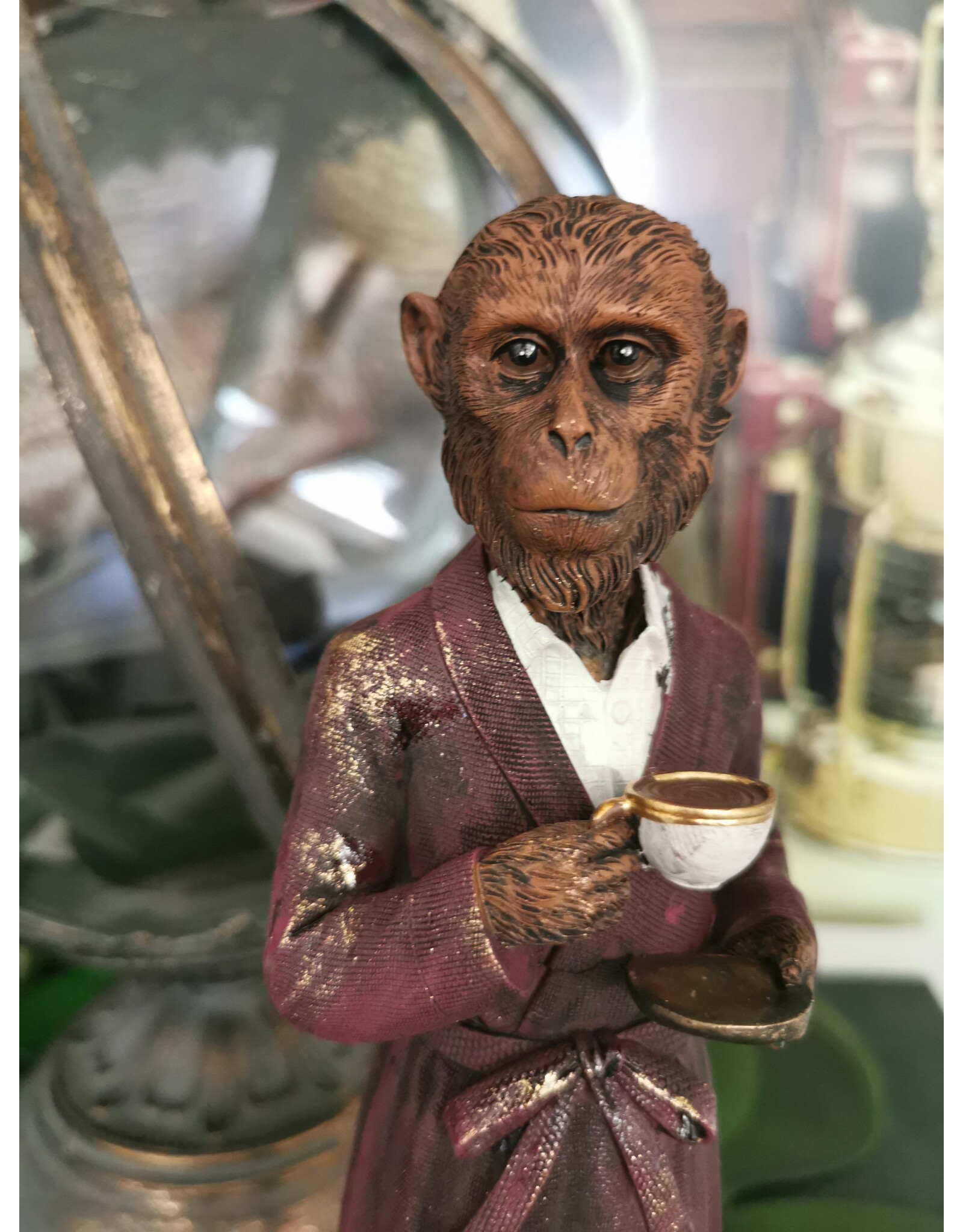 DS Giftware & Lifestyle - Aap in Kamerjas met Kop en Schotel beeldje