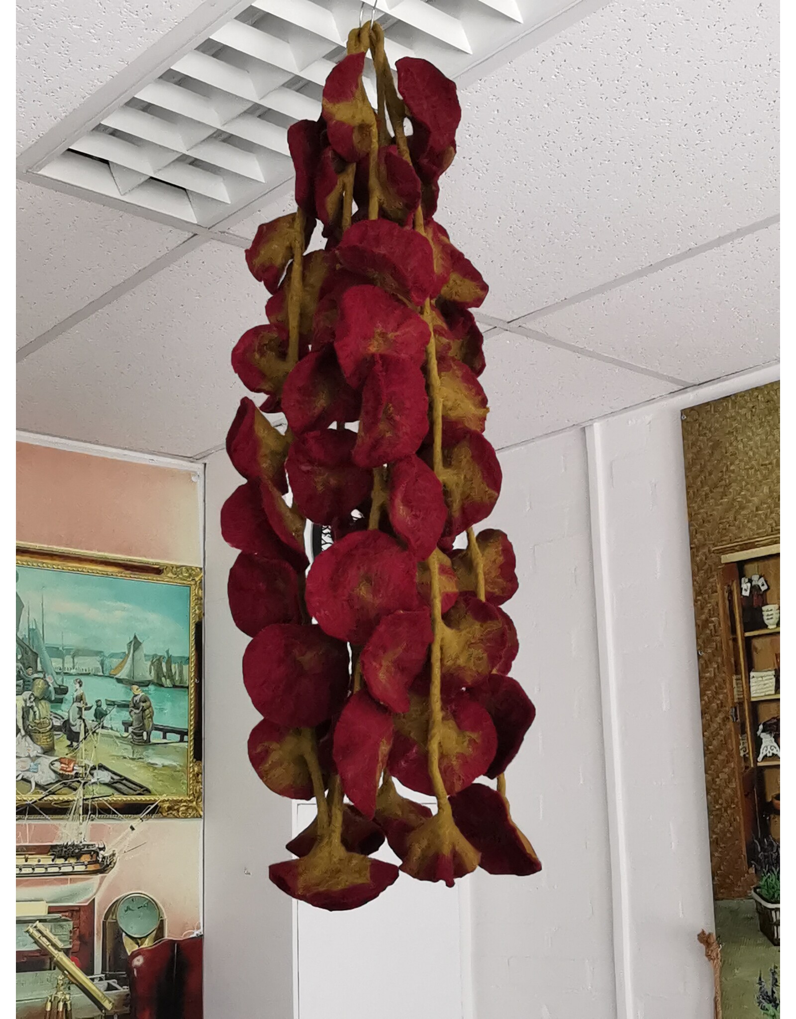 Trukado Miscellaneous -   Vilten Bloemen Slinger Donkerrood, handgemaakt 180cm