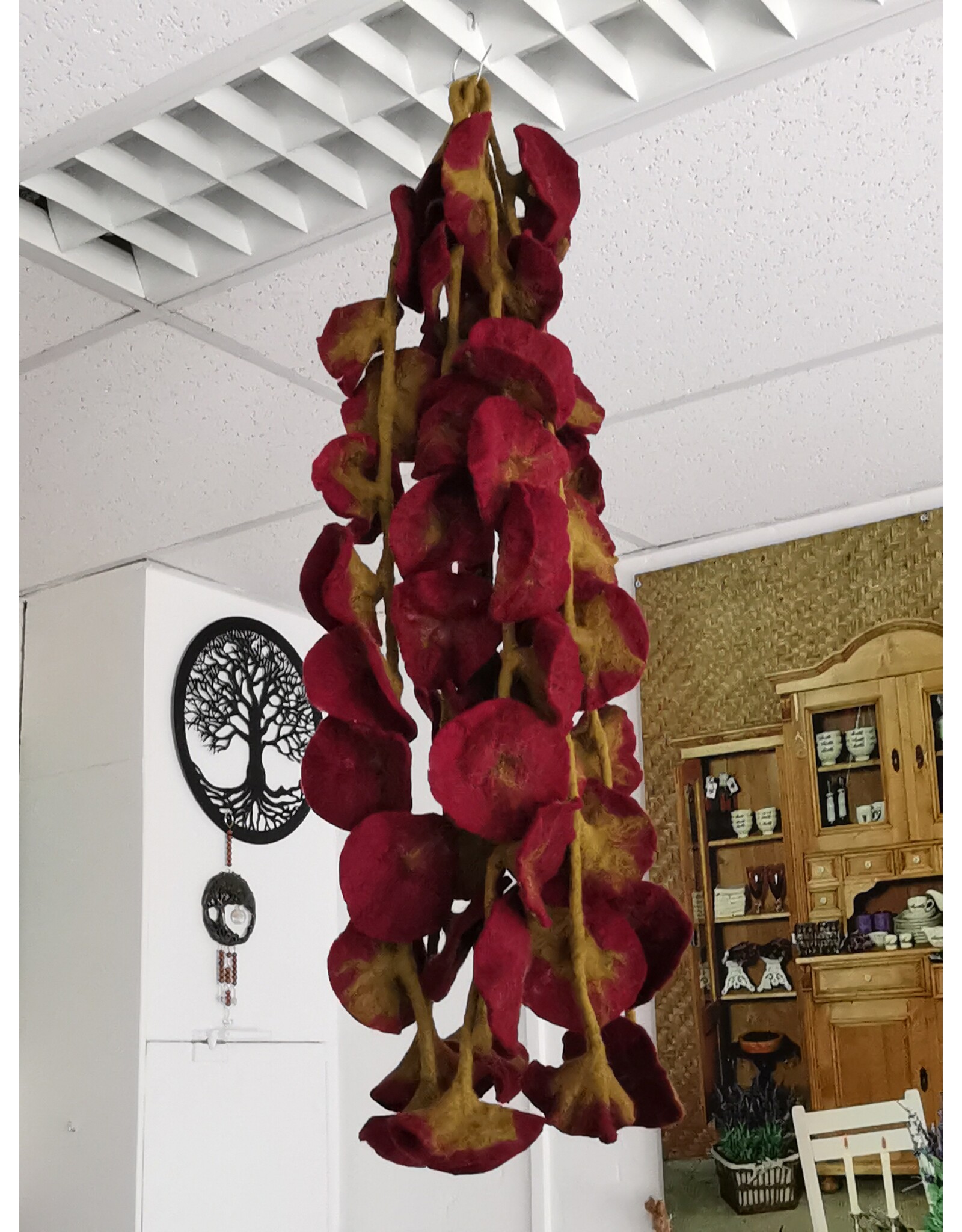 Trukado Miscellaneous -   Vilten Bloemen Slinger Donkerrood, handgemaakt 180cm