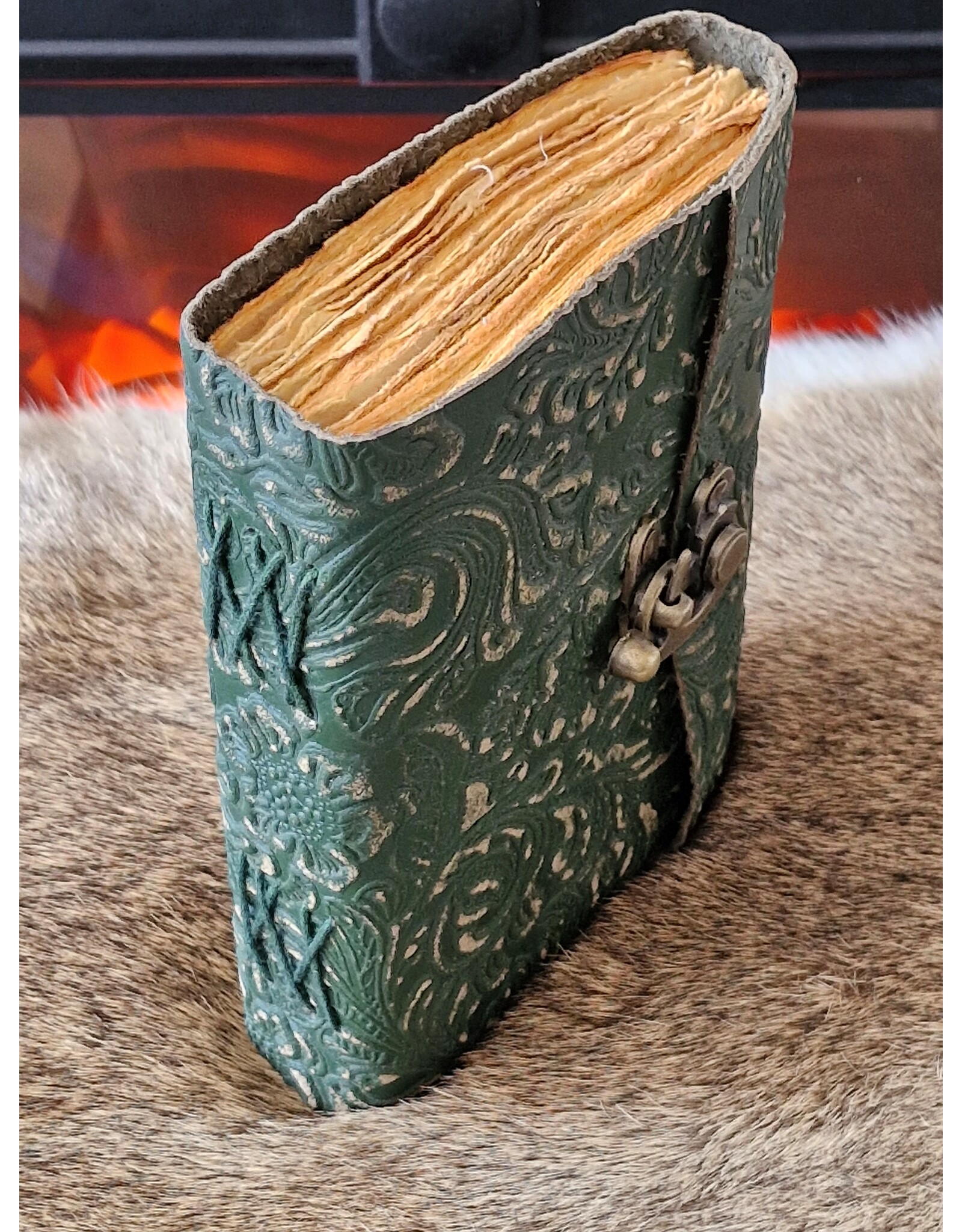 MITHD Miscellaneous - Leren Vintage Dagboek Bloemen reliëf met Haakje Groen