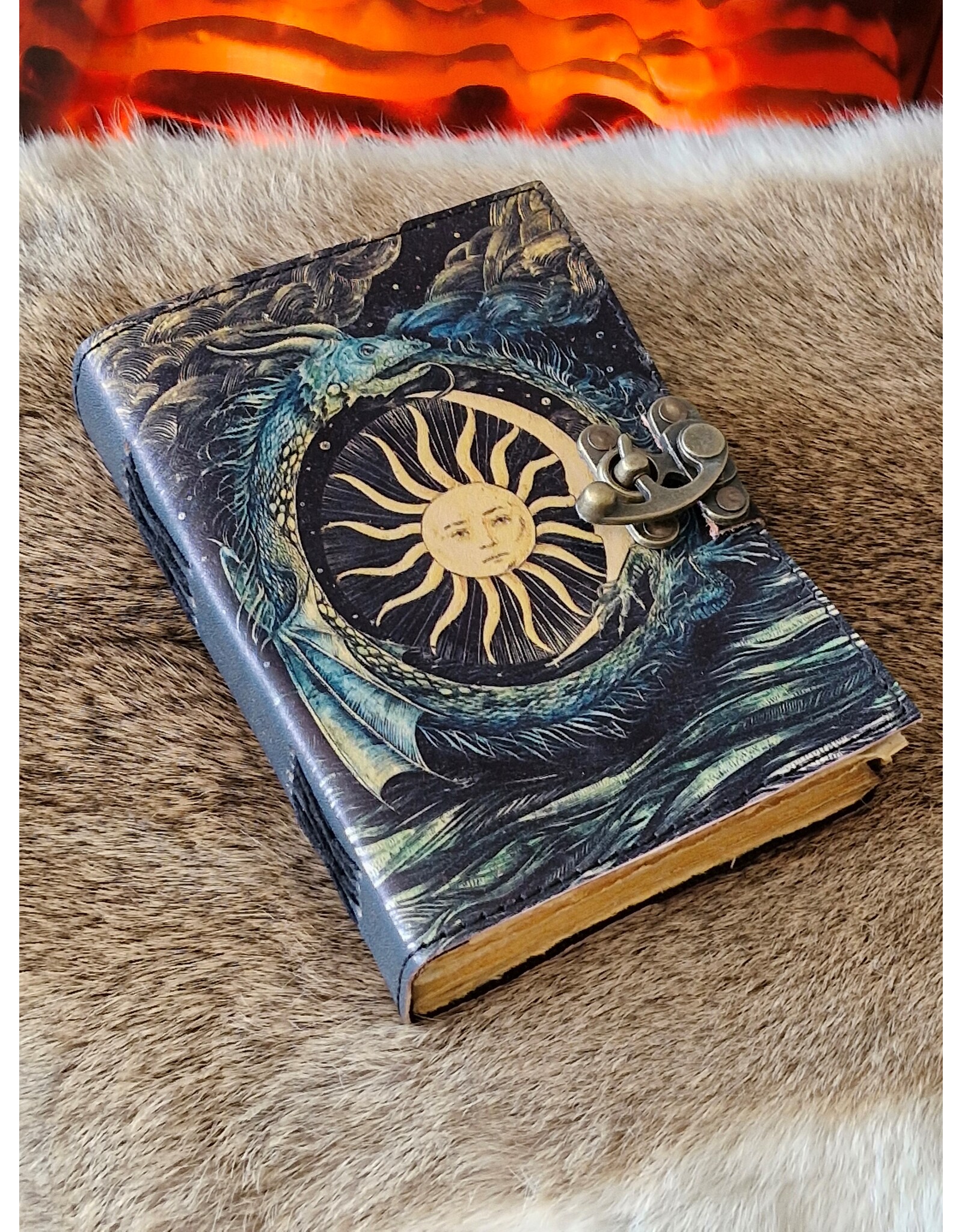 MITHD Miscellaneous - Leren Vintage Dagboek met Draak, Zon & Maan