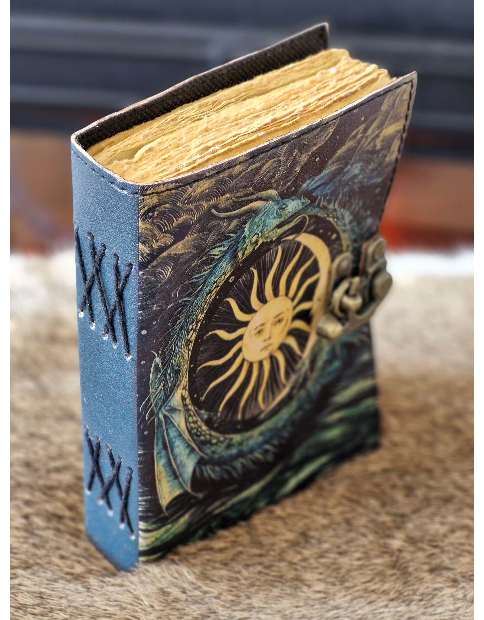 MITHD Miscellaneous - Leren Vintage Dagboek met Draak, Zon & Maan