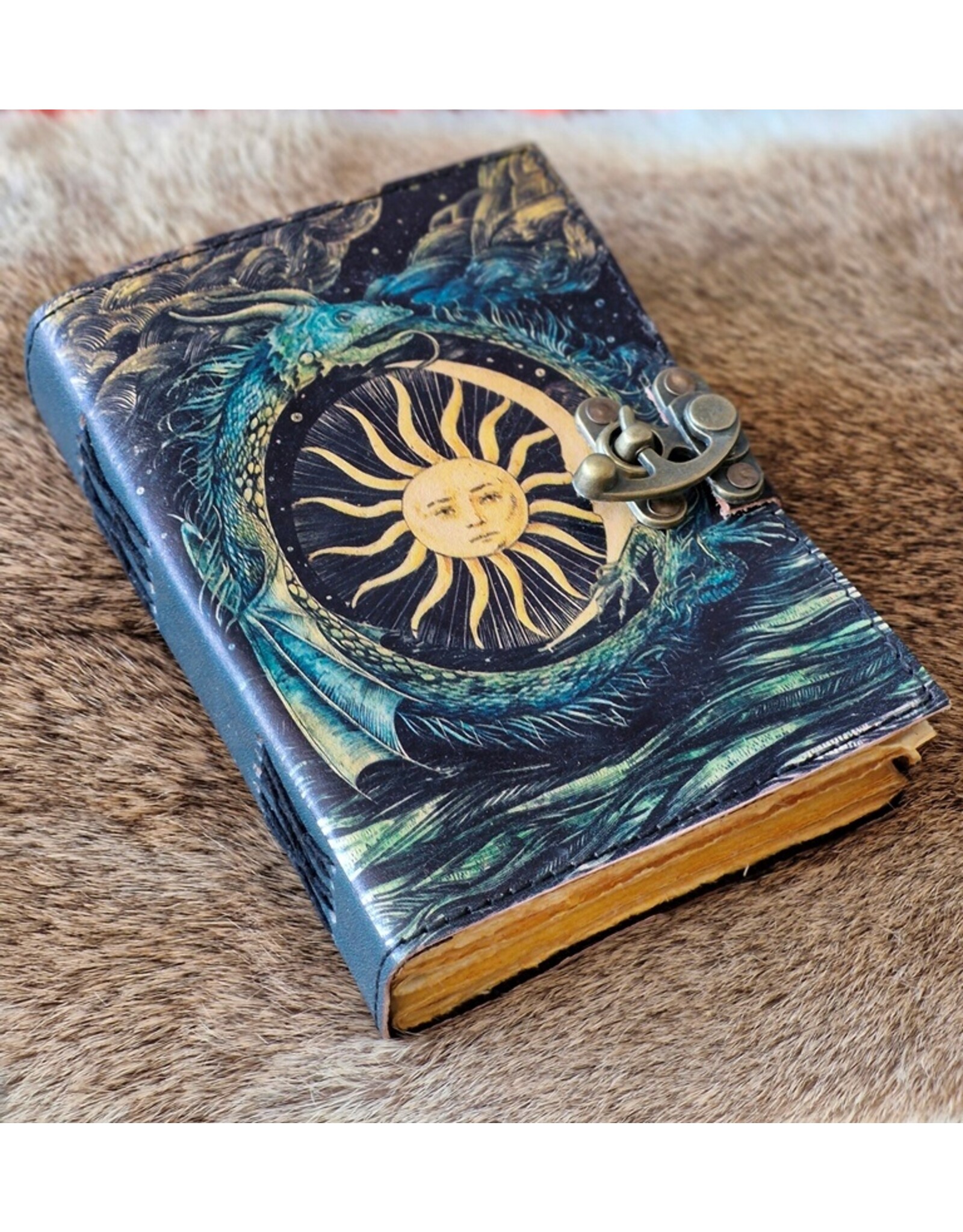 MITHD Miscellaneous - Leren Vintage Dagboek met Draak, Zon & Maan