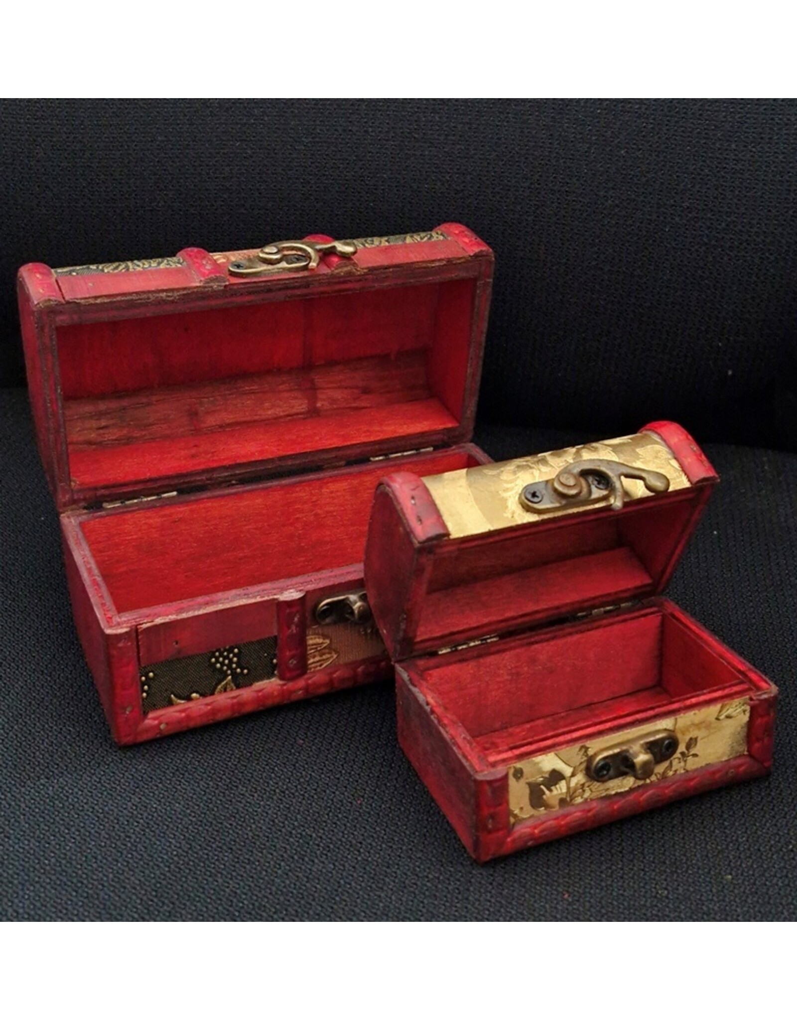 AWG Miscellaneous - Houten Koloniale Kistjes Antiek reliëf set van 2
