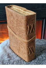 JM Handicrafts Miscellaneous - Leren Dagboek Bloemenrelief en Sleutel Vintage Tan