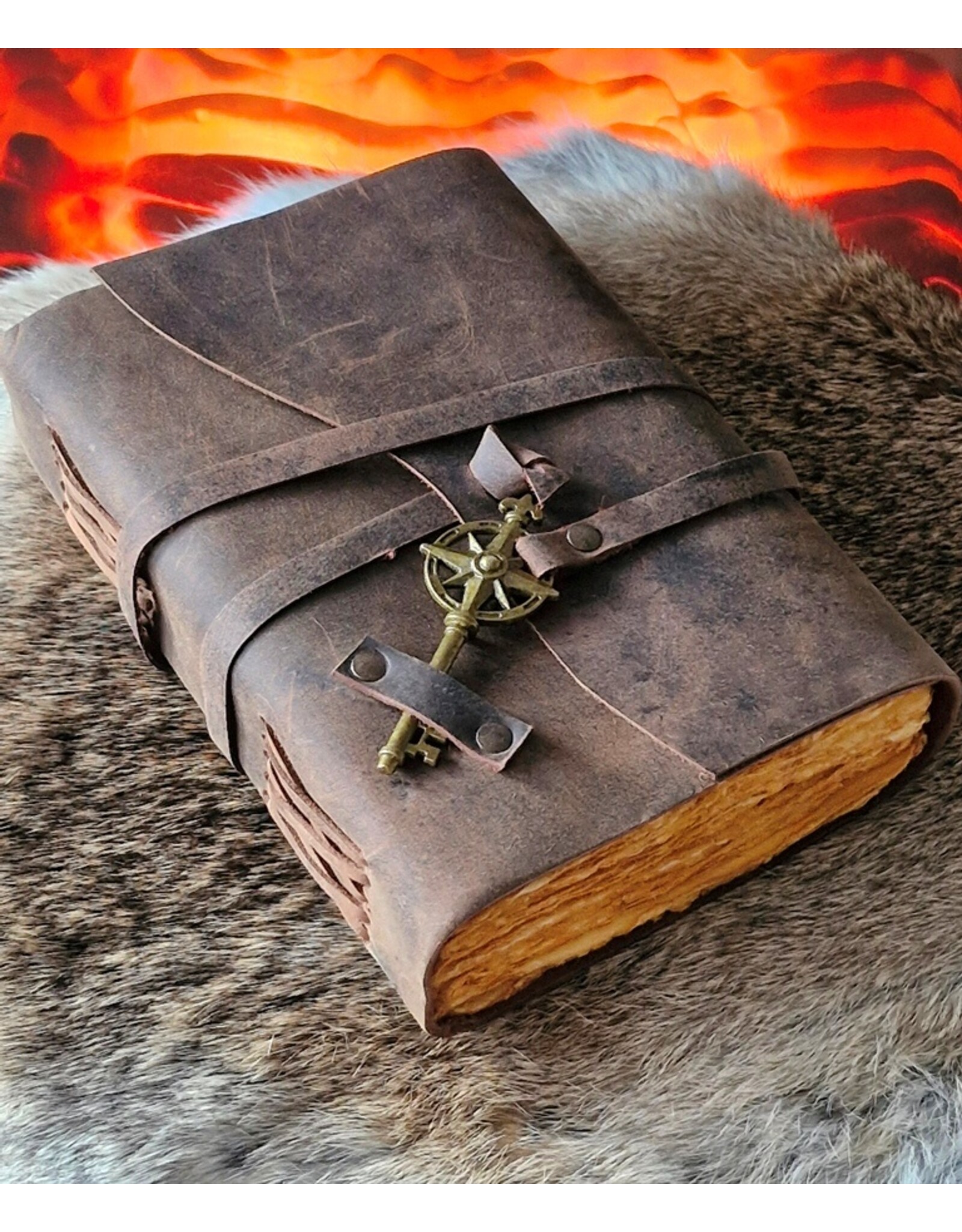 RK Handicrafts Miscellaneous - Leren Deckle-edge Notitieboek met Windroos Sleutel 18x13cm