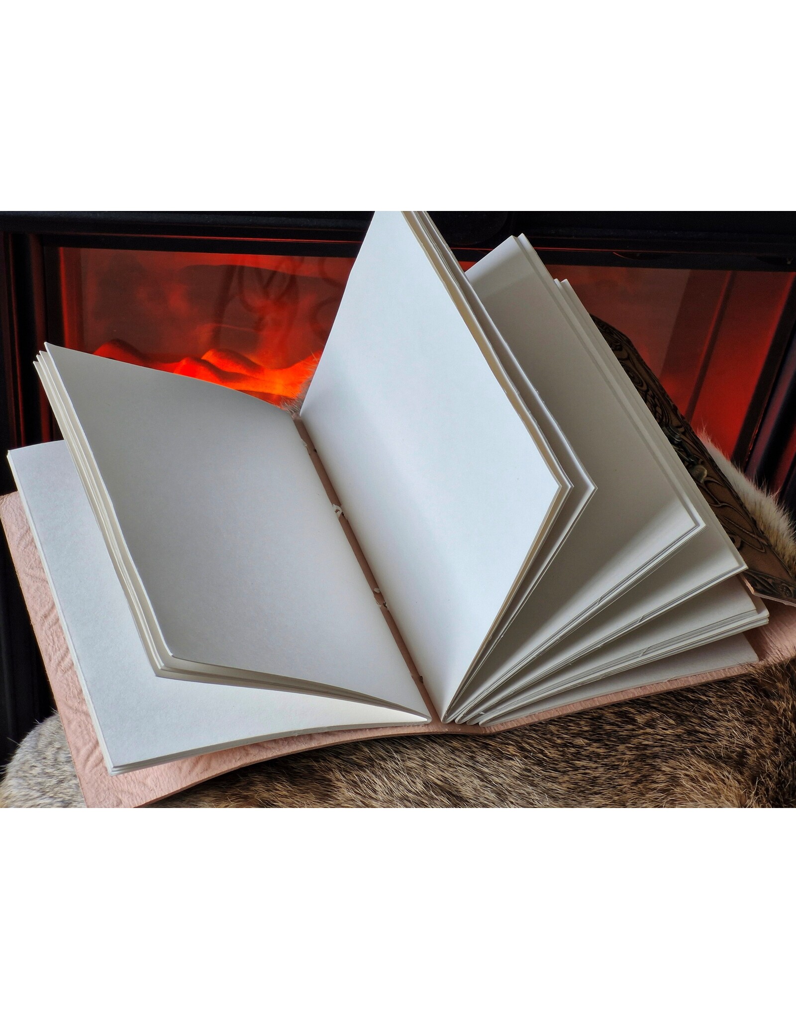 RK Handicrafts Miscellaneous - Leren Dagboek met Twee Reliëf Uilen