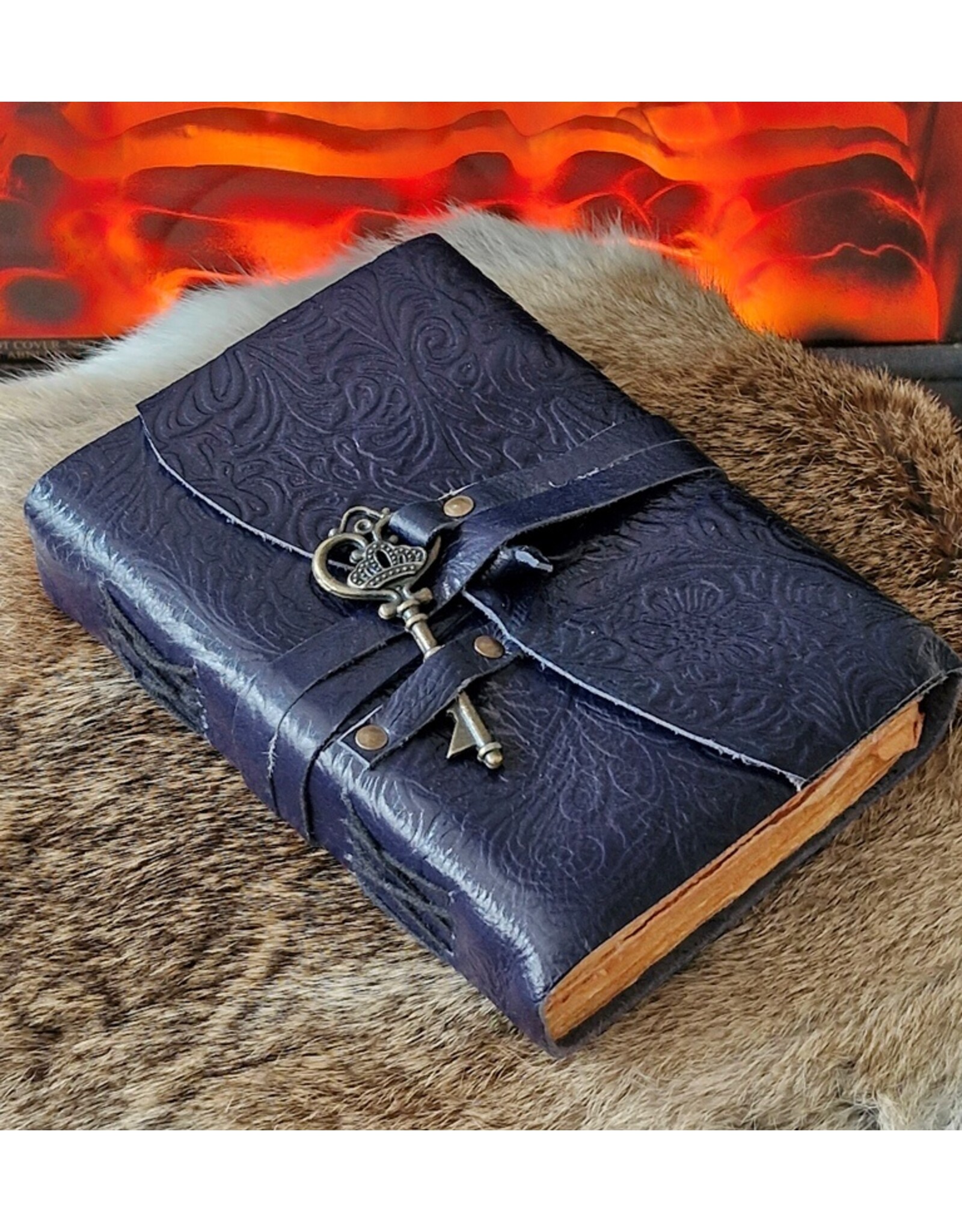 JM Handicrafts Miscellaneous - Leren Dagboek Bloemenreliëf en Vintage Sleutel  Donkerblauw