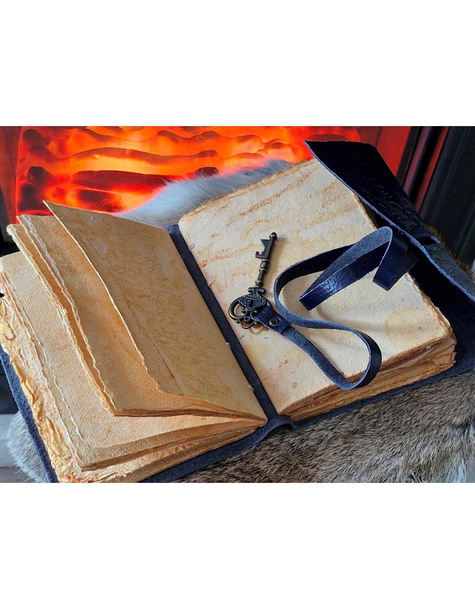 JM Handicrafts Miscellaneous - Leren Dagboek Bloemenreliëf en Vintage Sleutel  Donkerblauw