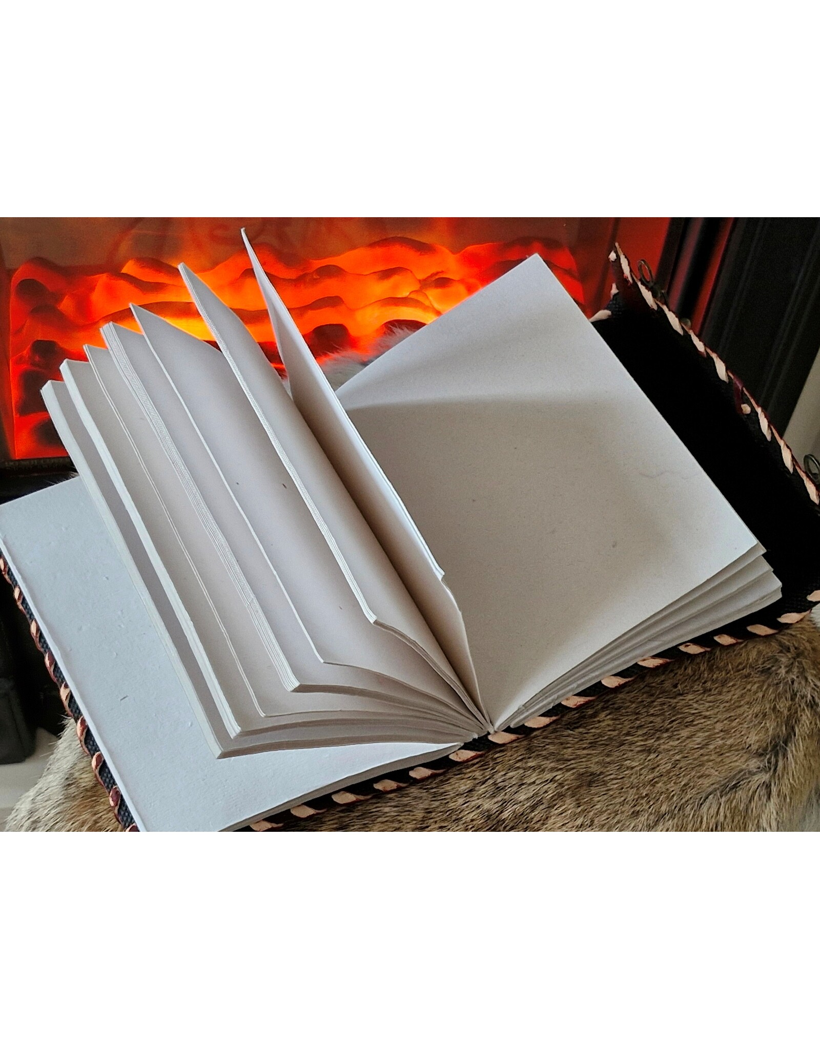 MITHD Miscellaneous - Leren Dagboek Met  Drie Stenen en Dubbele Sluiting