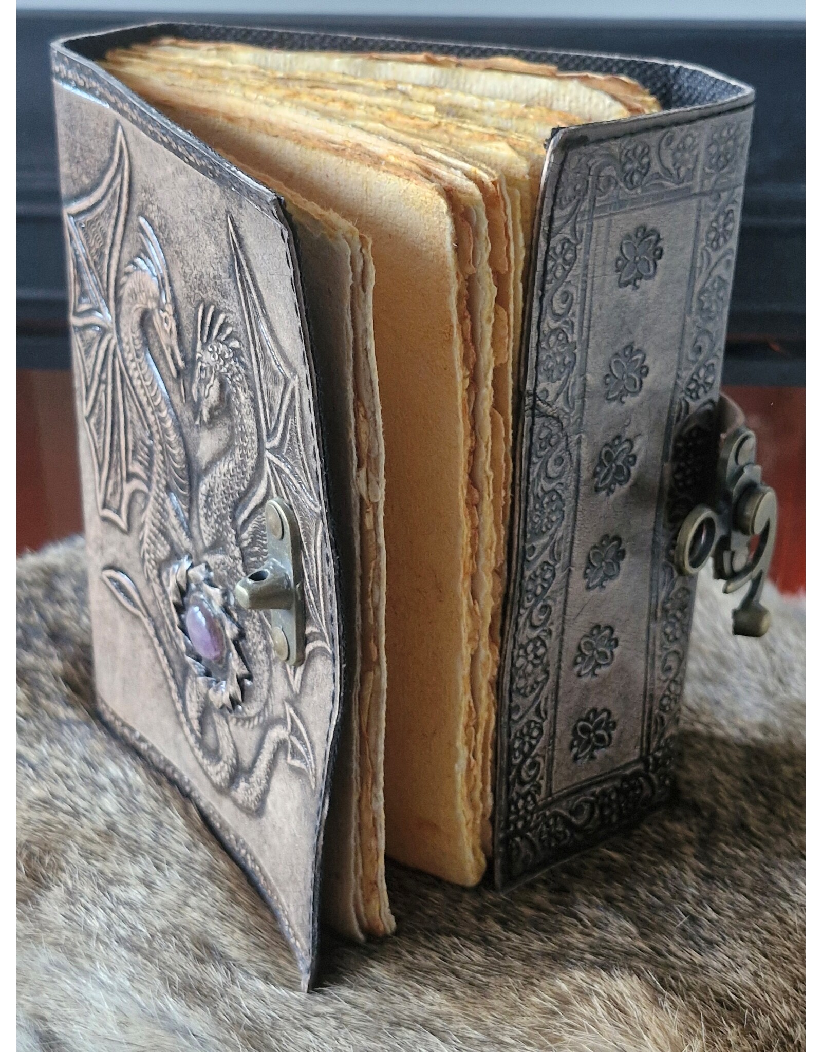 MITHD Miscellaneous - Dragons Leather Journal with Lock Amethyst