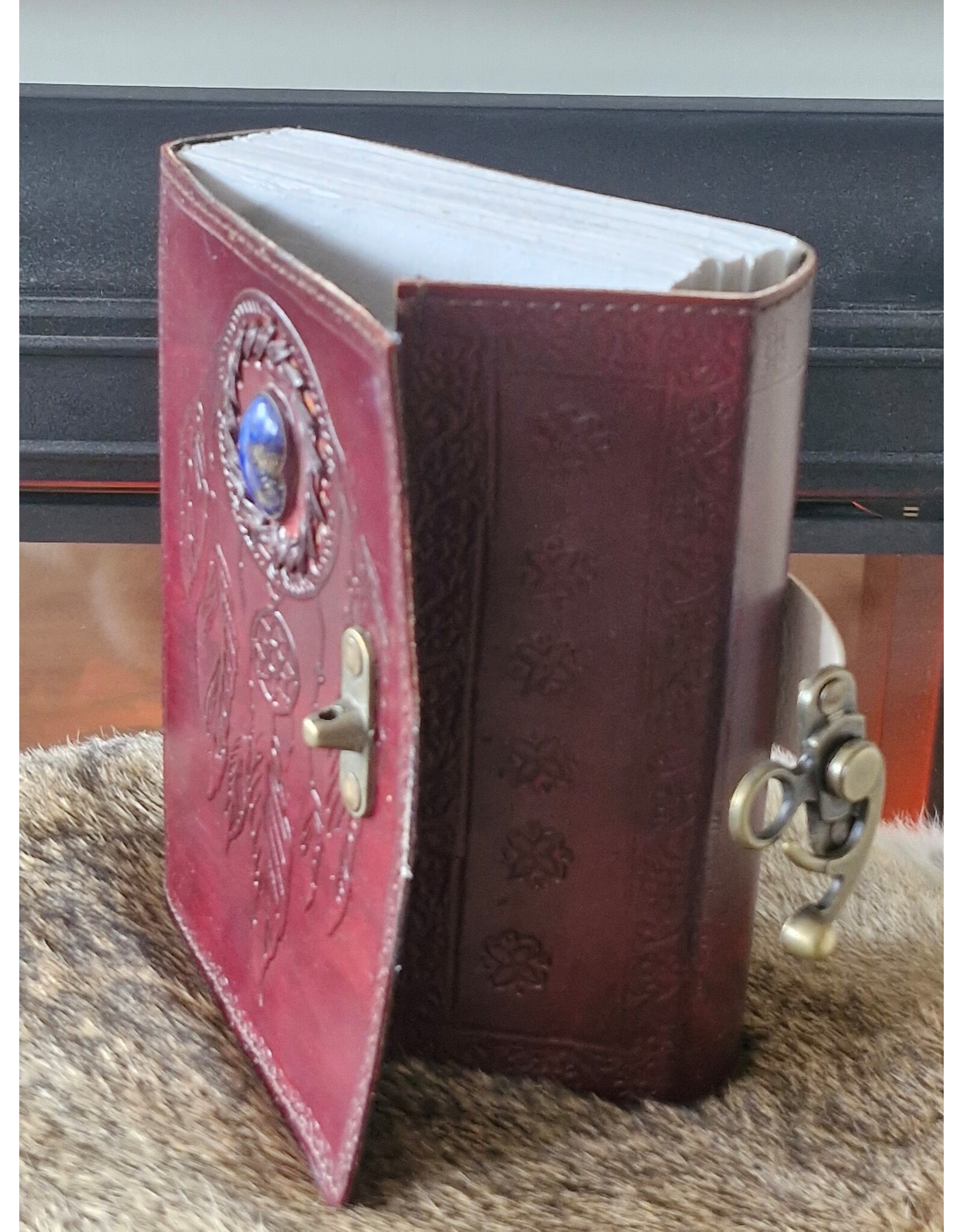 JM Handicrafts Miscellaneous - Dromenvanger Leren Dagboek met Relief en Steen Handgemaakt