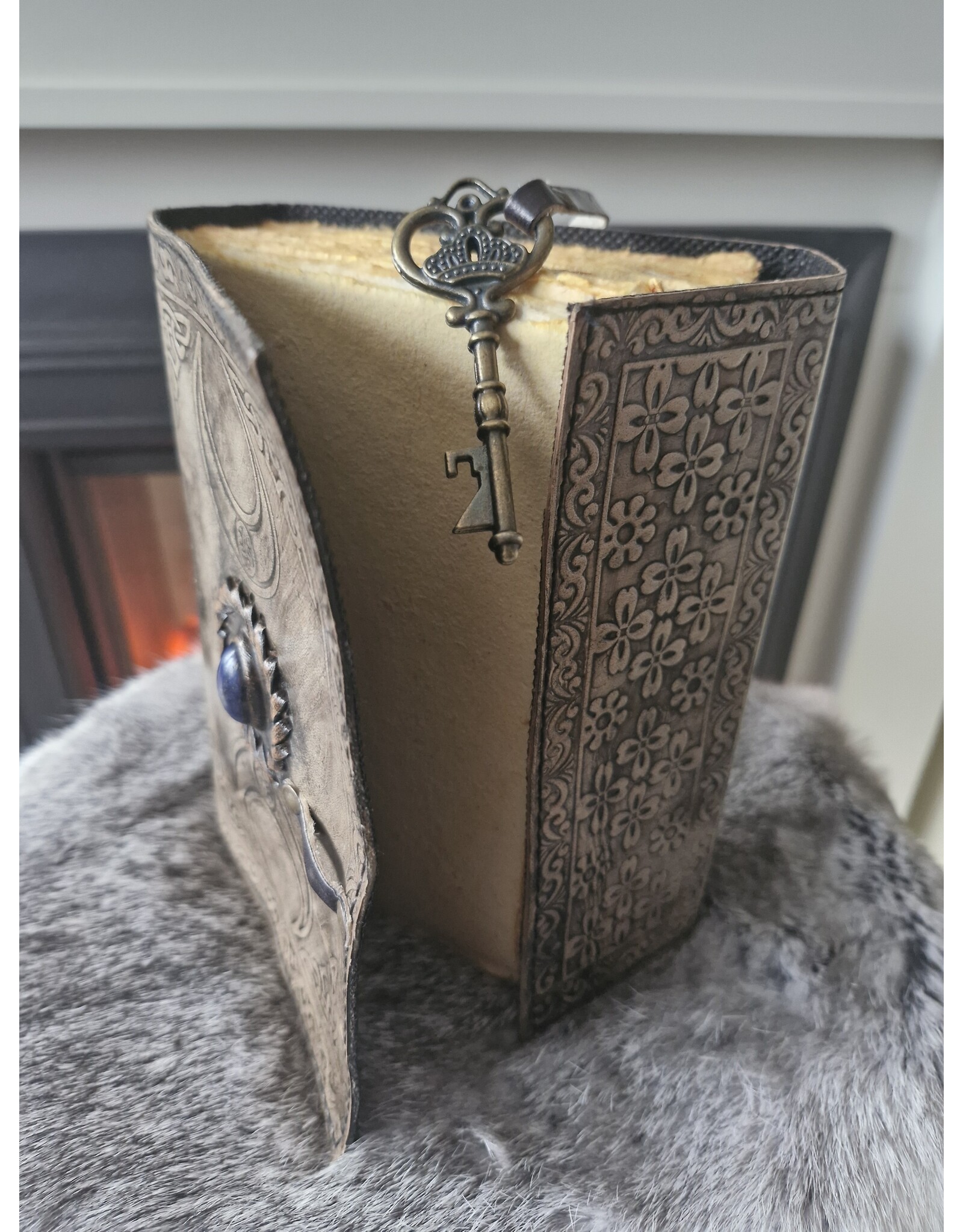 JM Handicrafts Miscellaneous - Leather Antique Triple Moon Journal with Key 18x13cm