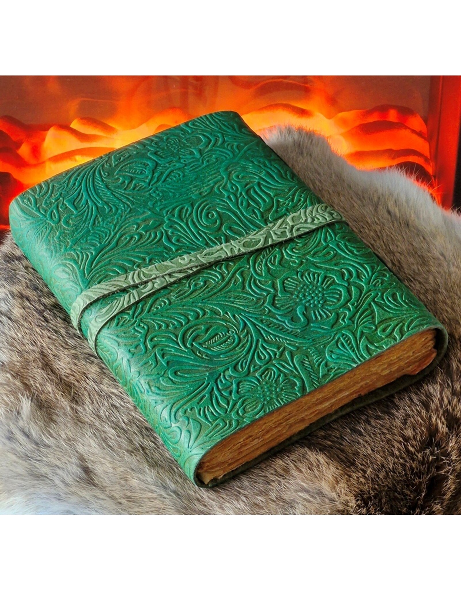 JM Handicrafts Miscellaneous - Groen Leren Dagboek Bloemenrelief en Sleutel Handgemaakt Vintage