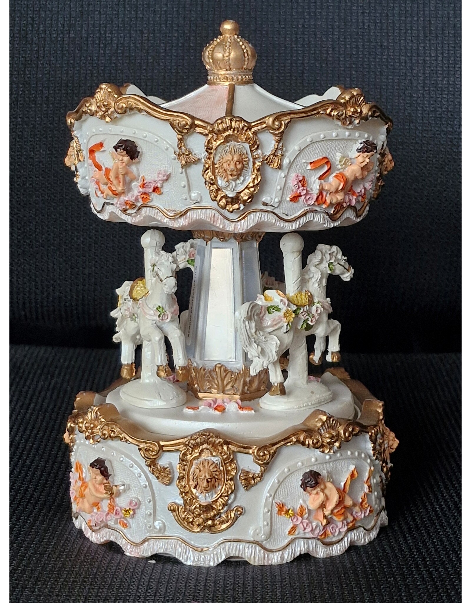 Trukado Giftware & Lifestyle - Music box Vintage Carousel (medium)