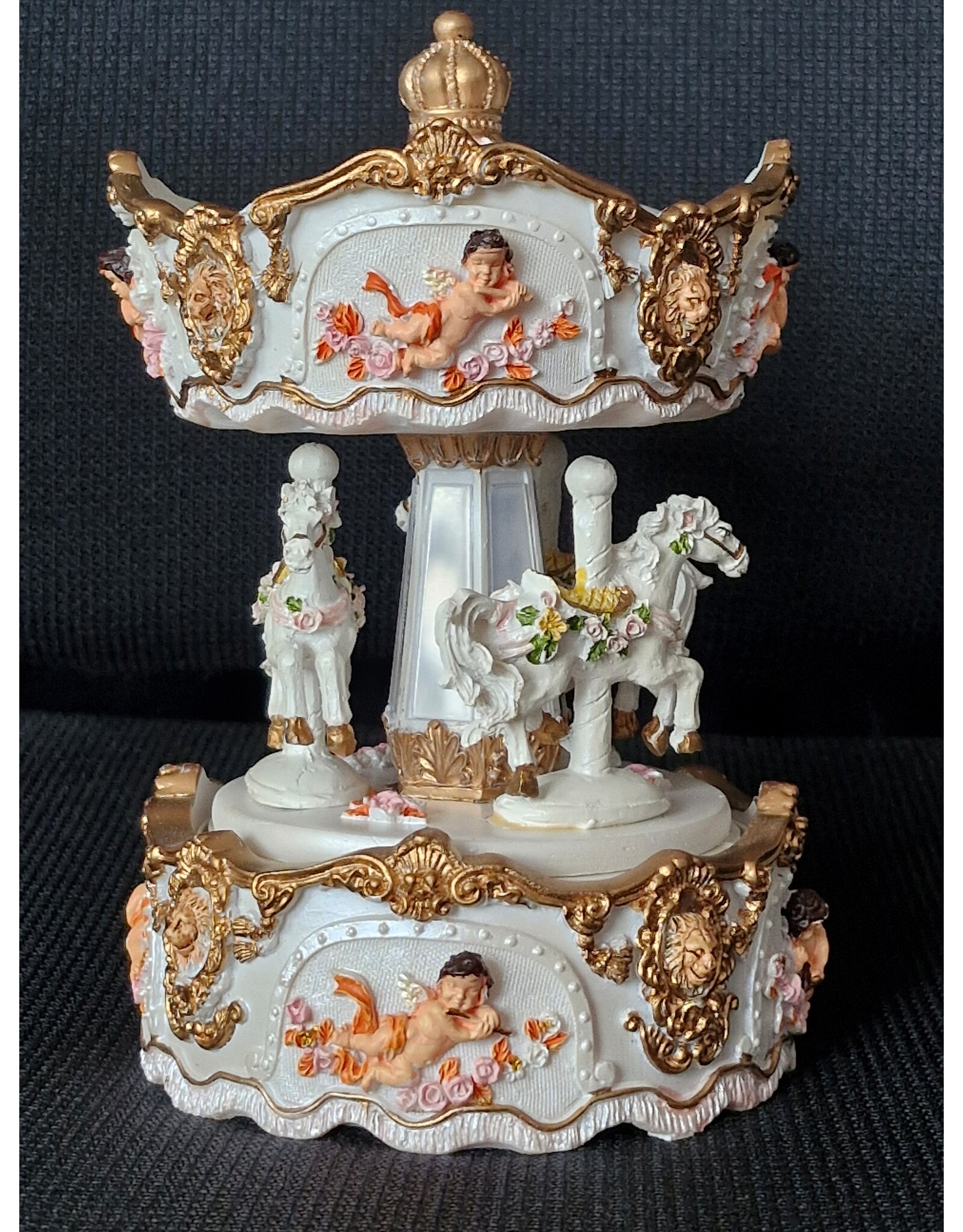 Trukado Giftware & Lifestyle - Music box Vintage Carousel (medium)