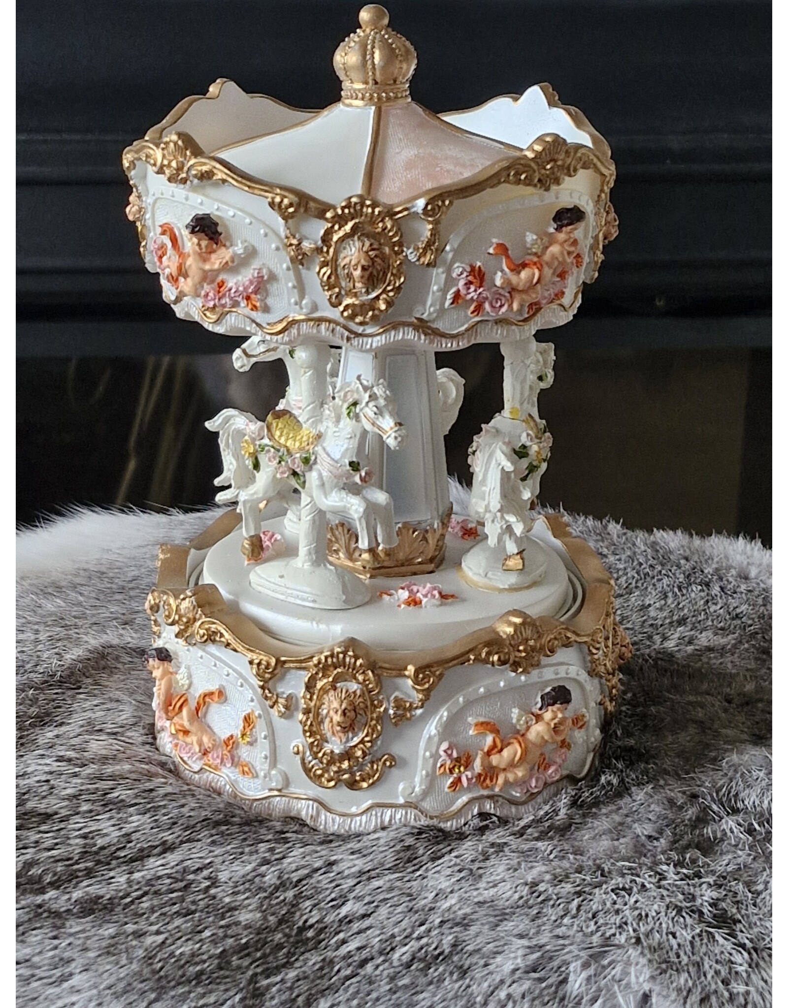 Trukado Giftware & Lifestyle - Music box Vintage Carousel (medium)