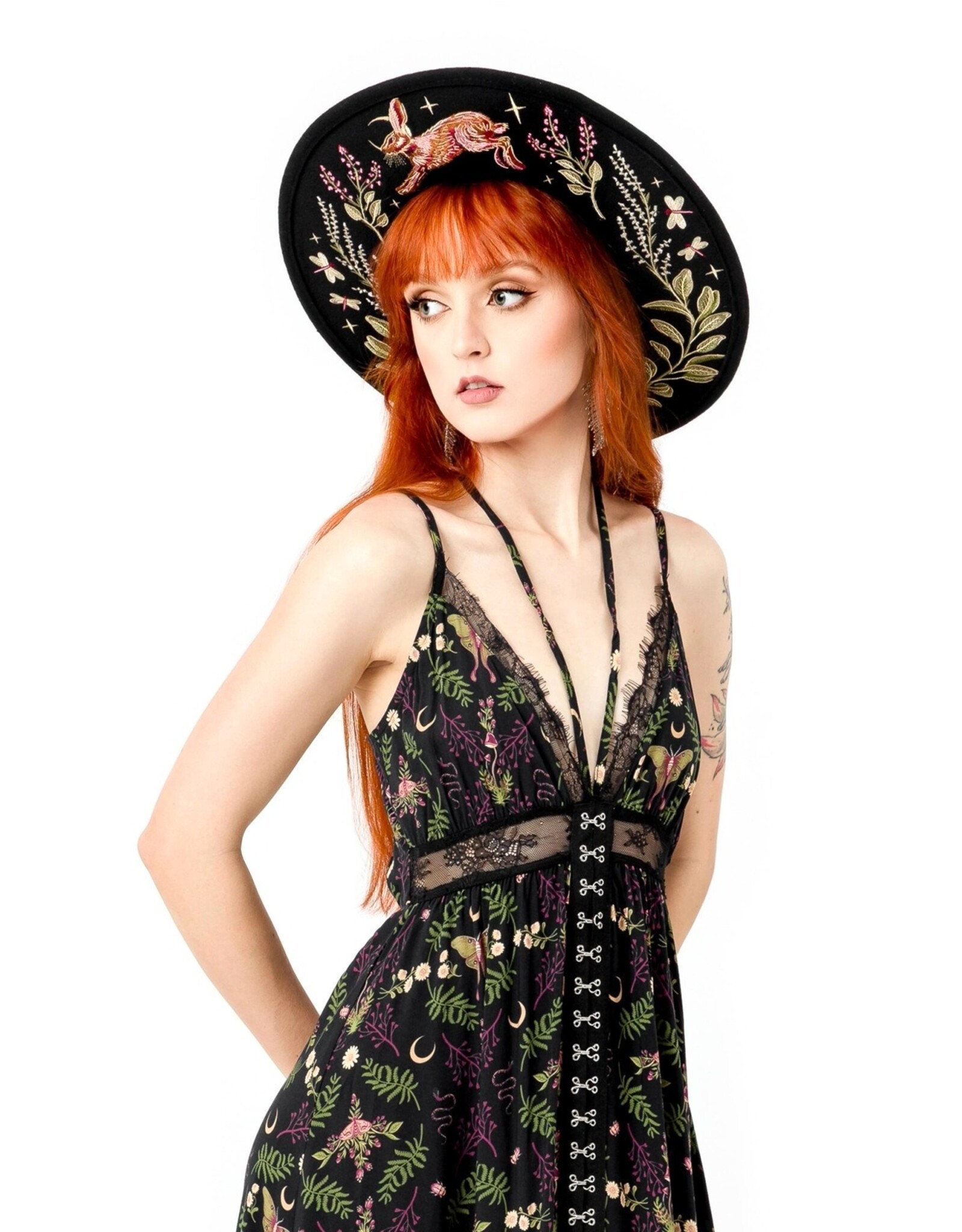 Restyle Gothic en Steampunk accessoires - Hare Moon Hoed met Magisch Borduurwerk