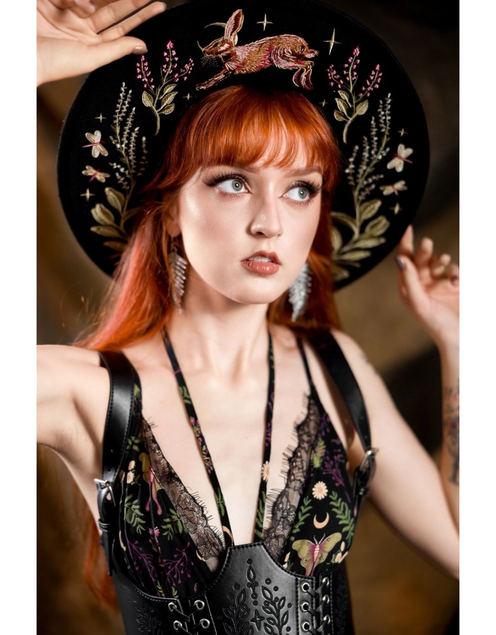 Restyle Gothic en Steampunk accessoires - Hare Moon Hoed met Magisch Borduurwerk