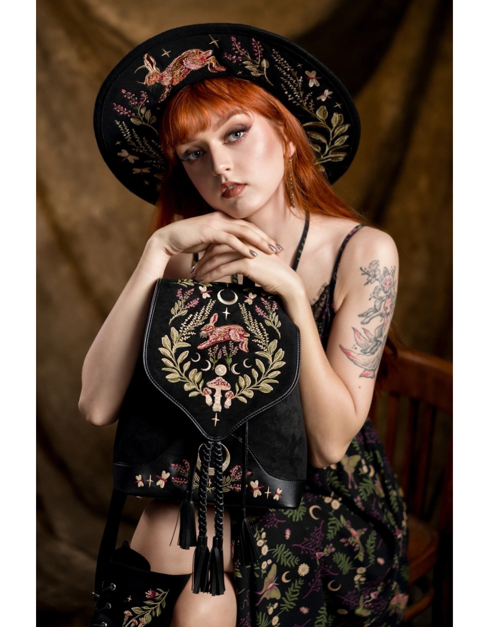 Restyle Gothic en Steampunk accessoires - Hare Moon Hoed met Magisch Borduurwerk