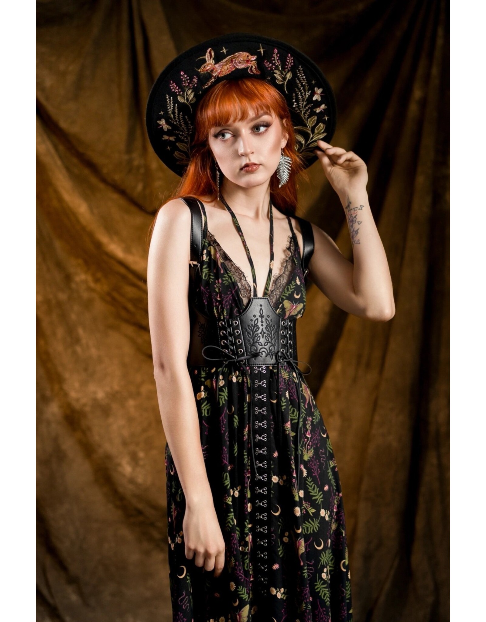 Restyle Gothic en Steampunk accessoires - Hare Moon Hoed met Magisch Borduurwerk