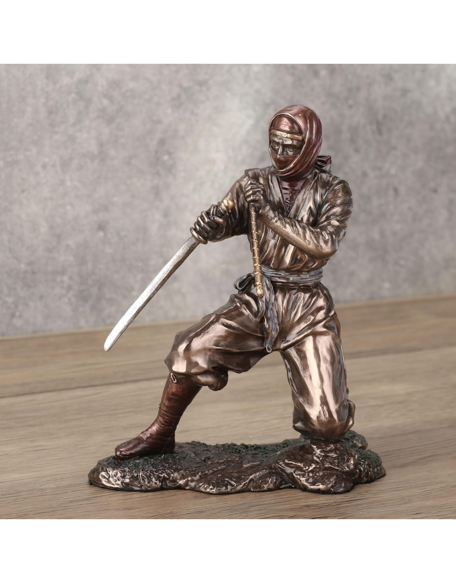 Veronese Design Giftware & Lifestyle -   Ninja met Zwaard en Schede in Vechthouding