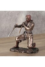 Veronese Design Giftware & Lifestyle -   Ninja met Zwaard en Schede in Vechthouding