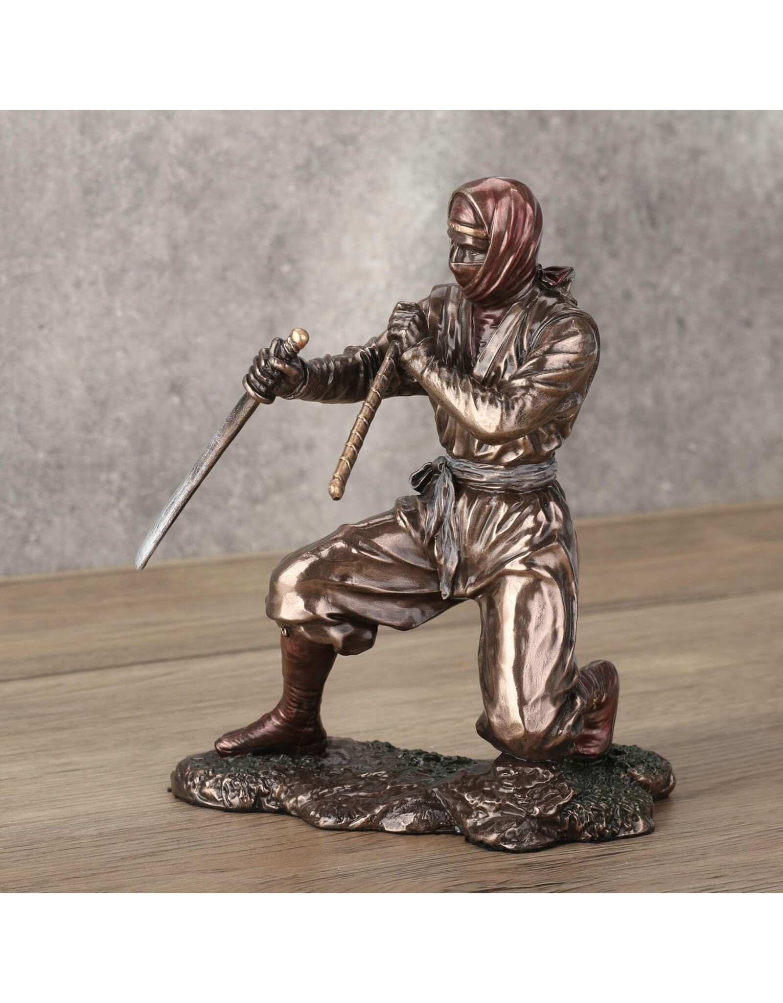 Veronese Design Giftware & Lifestyle -   Ninja met Zwaard en Schede in Vechthouding