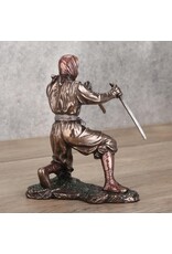 Veronese Design Giftware & Lifestyle -   Ninja met Zwaard en Schede in Vechthouding