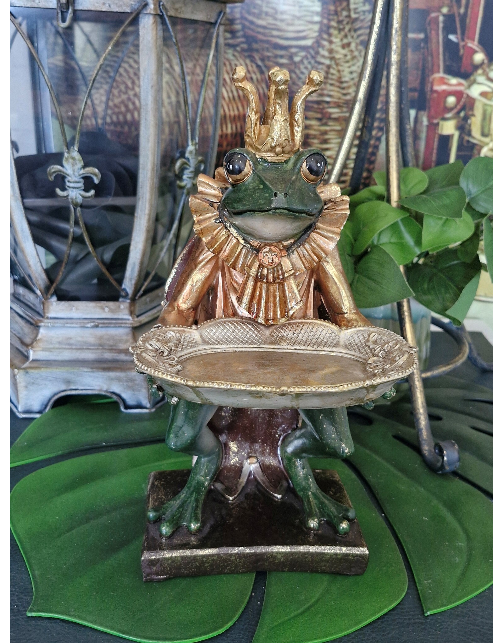 C&E Giftware Beelden Collectables  - Kikkerkoning met dienblad beeld 28cm