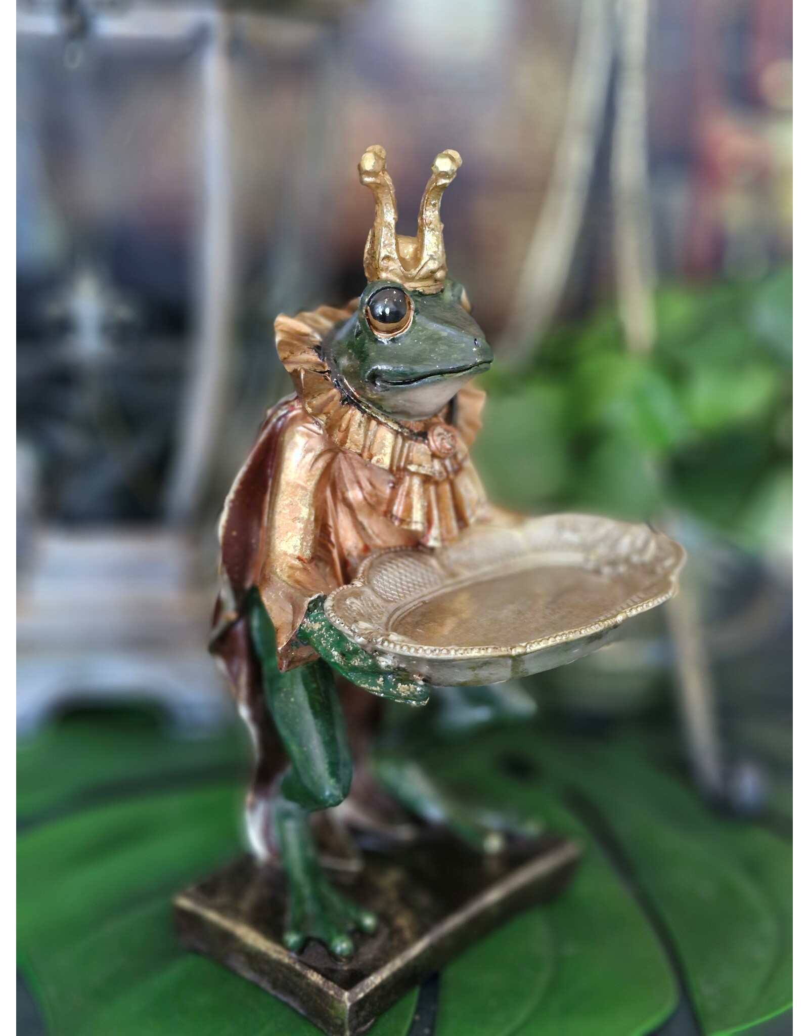 C&E Giftware Beelden Collectables  - Kikkerkoning met dienblad beeld 28cm