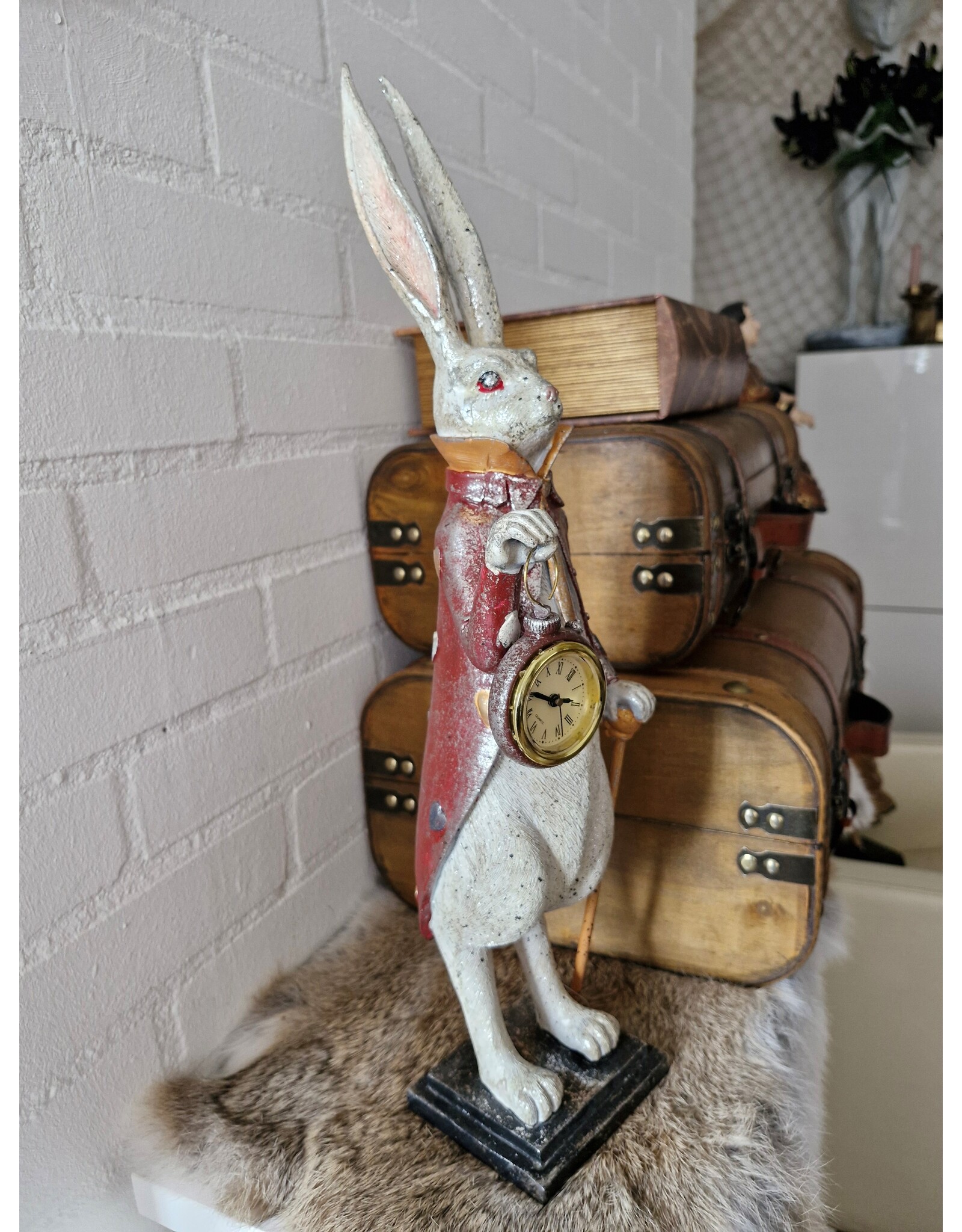 GG Giftware & Lifestyle - Haas in Lange Jas met Echte Klok  49cm