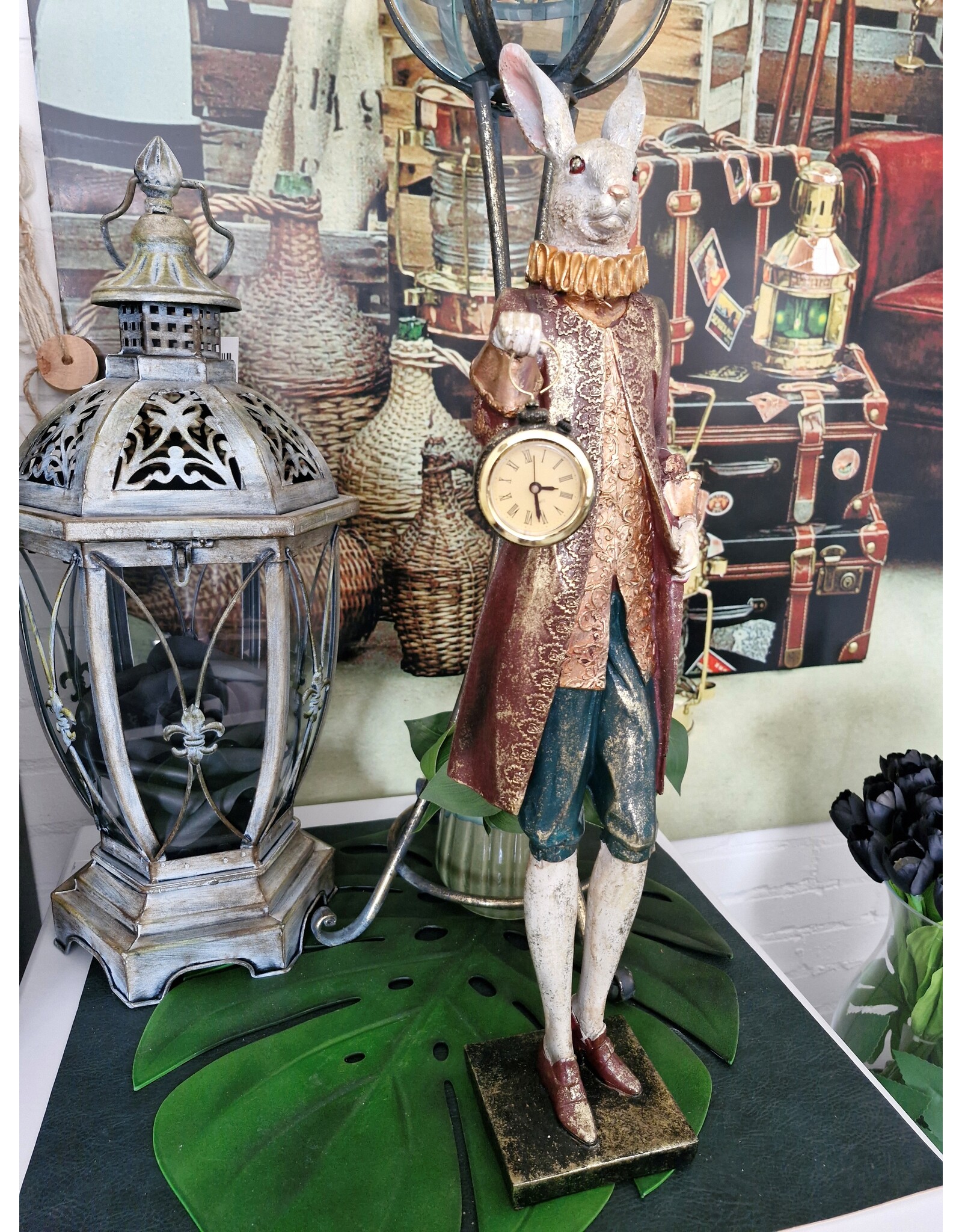 GG Giftware & Lifestyle - Haas in Victoriaanse Kleding met Echte Klok  56cm