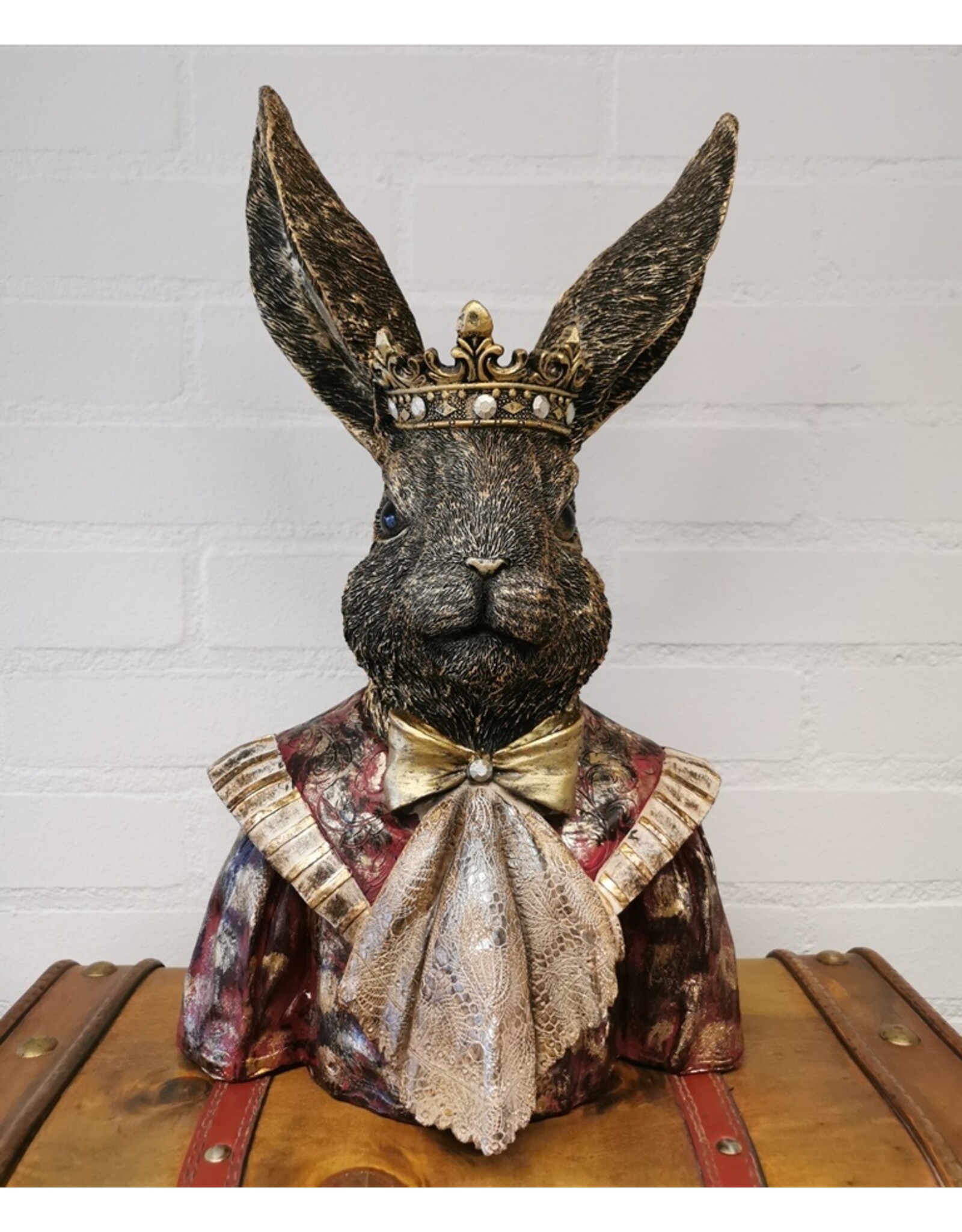 JB Giftware Beelden Collectables - Haas Gekleed als Koning Buste 39cm