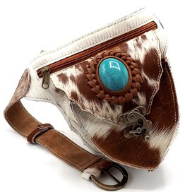 Trukado Koeienhuid heuptas met haakje en Turquoise steen Ibiza Stijl
