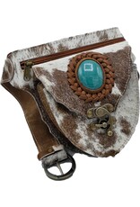 Trukado Leren Festivaltasjes, heuptassen en riemtassen - Koeienhuid heuptas met turquoise steen Ibiza Stijl