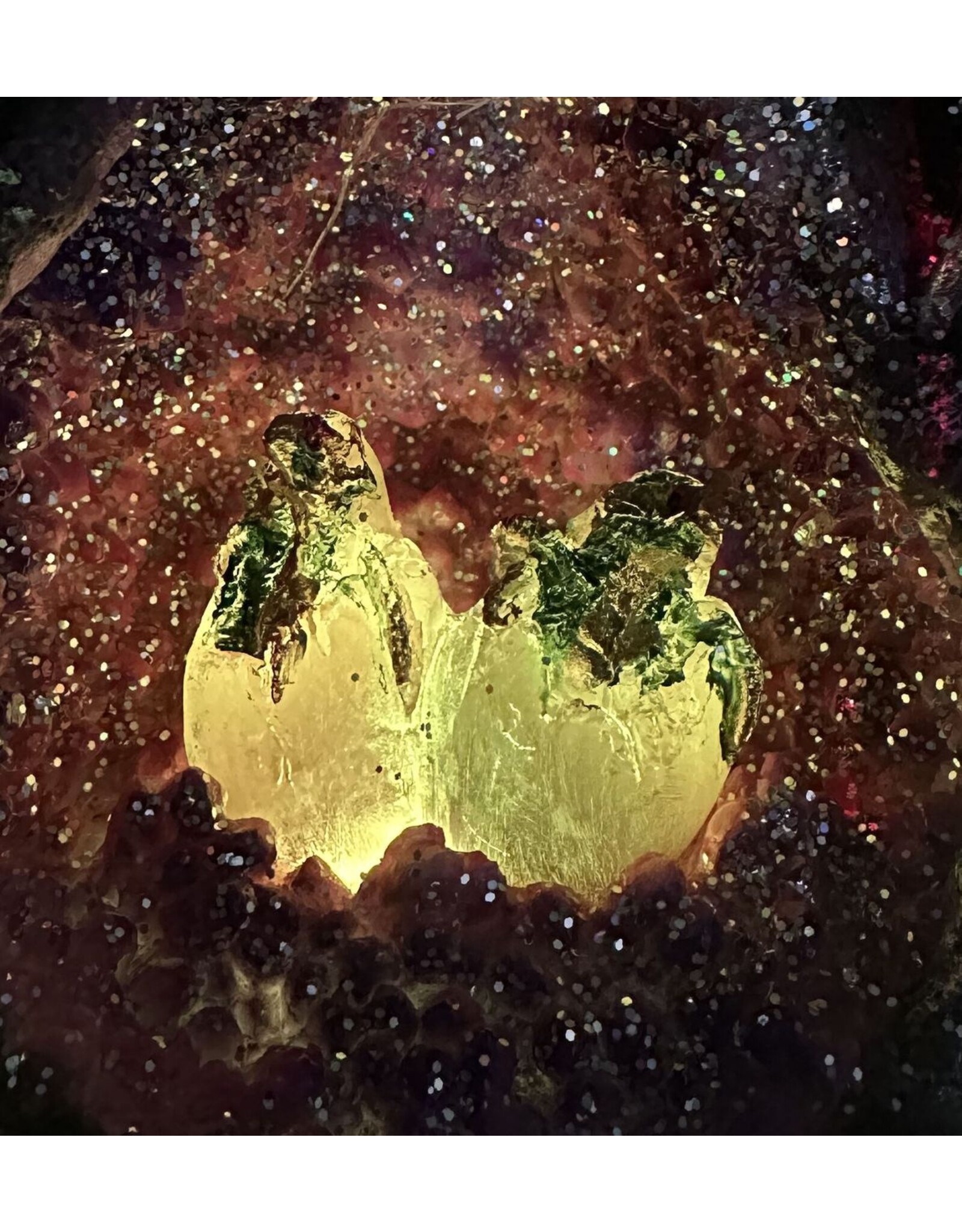 VG Giftware & Lifestyle - Dragons on Rock Crystal Geode with LED Light 21cm