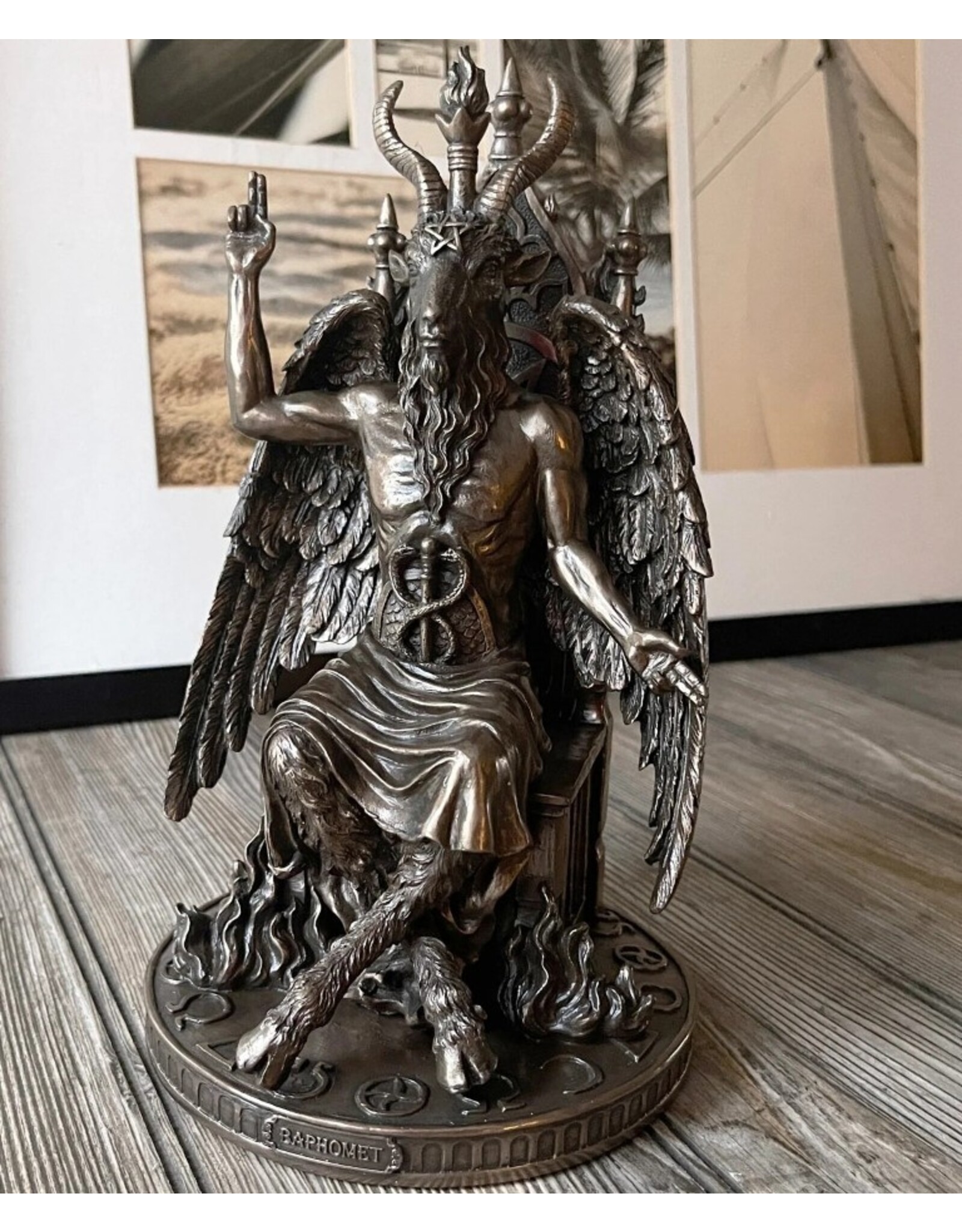 Veronese Design Giftware & Lifestyle - Baphomet zittend op Aardbol 20,5cm Veronese Design  - Copy