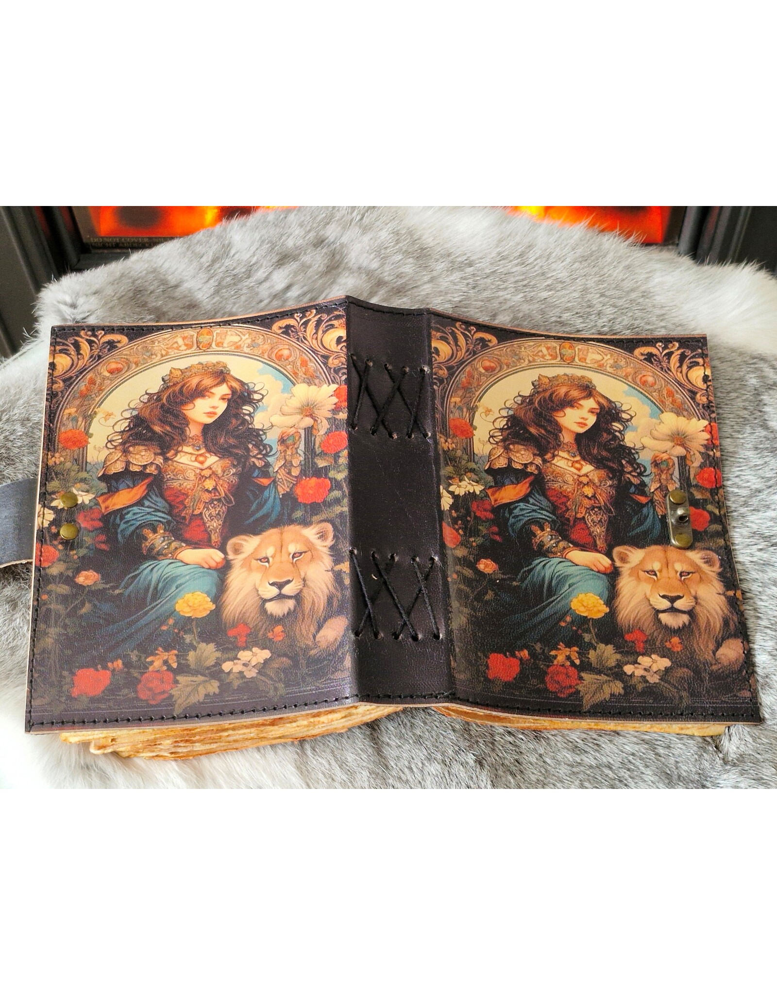 BB Miscellaneous - Princess with Lion Leather Journal 18x13cm