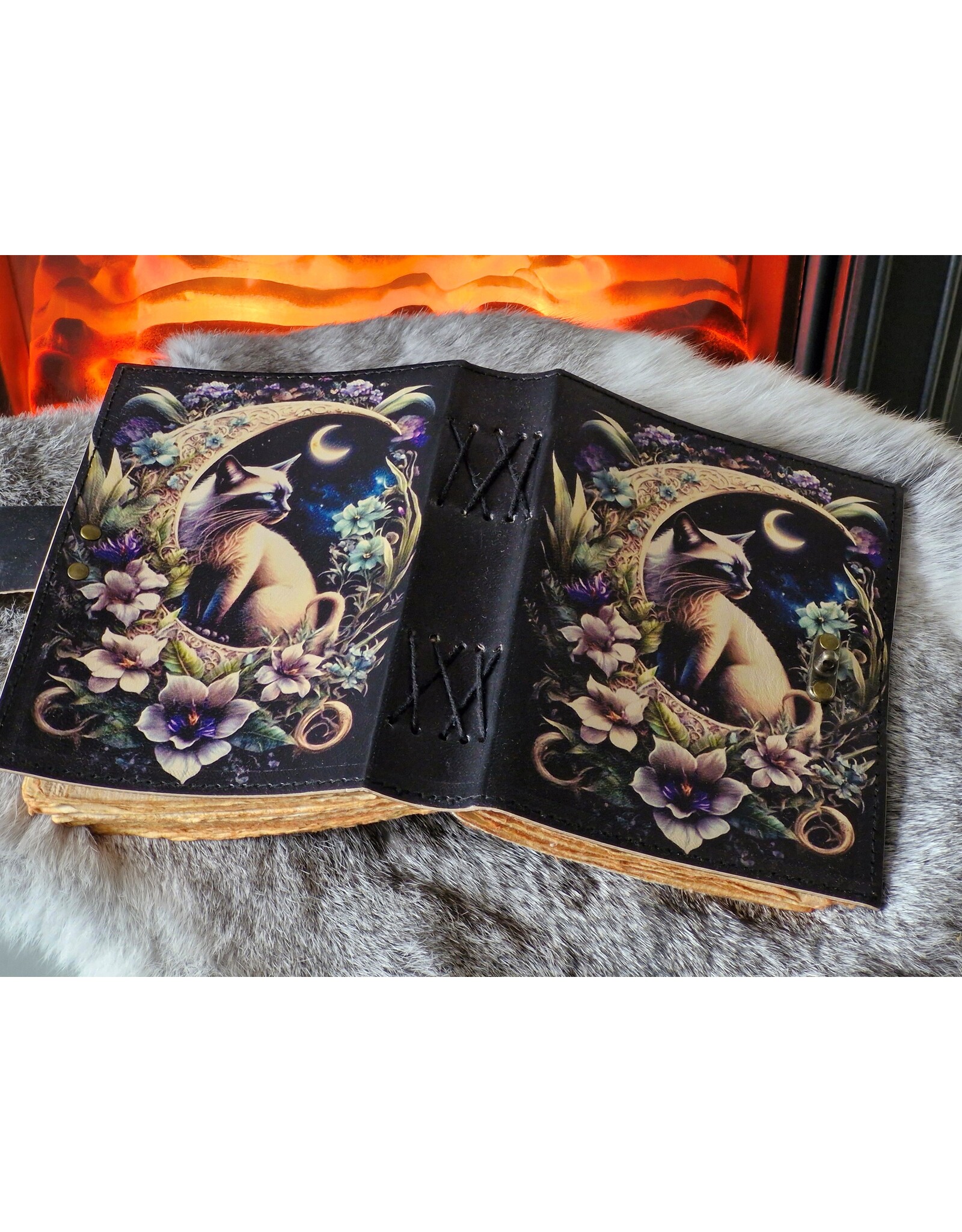 BB Miscellaneous -  Kat op de halvemaan Leren Dagboek 18x13cm