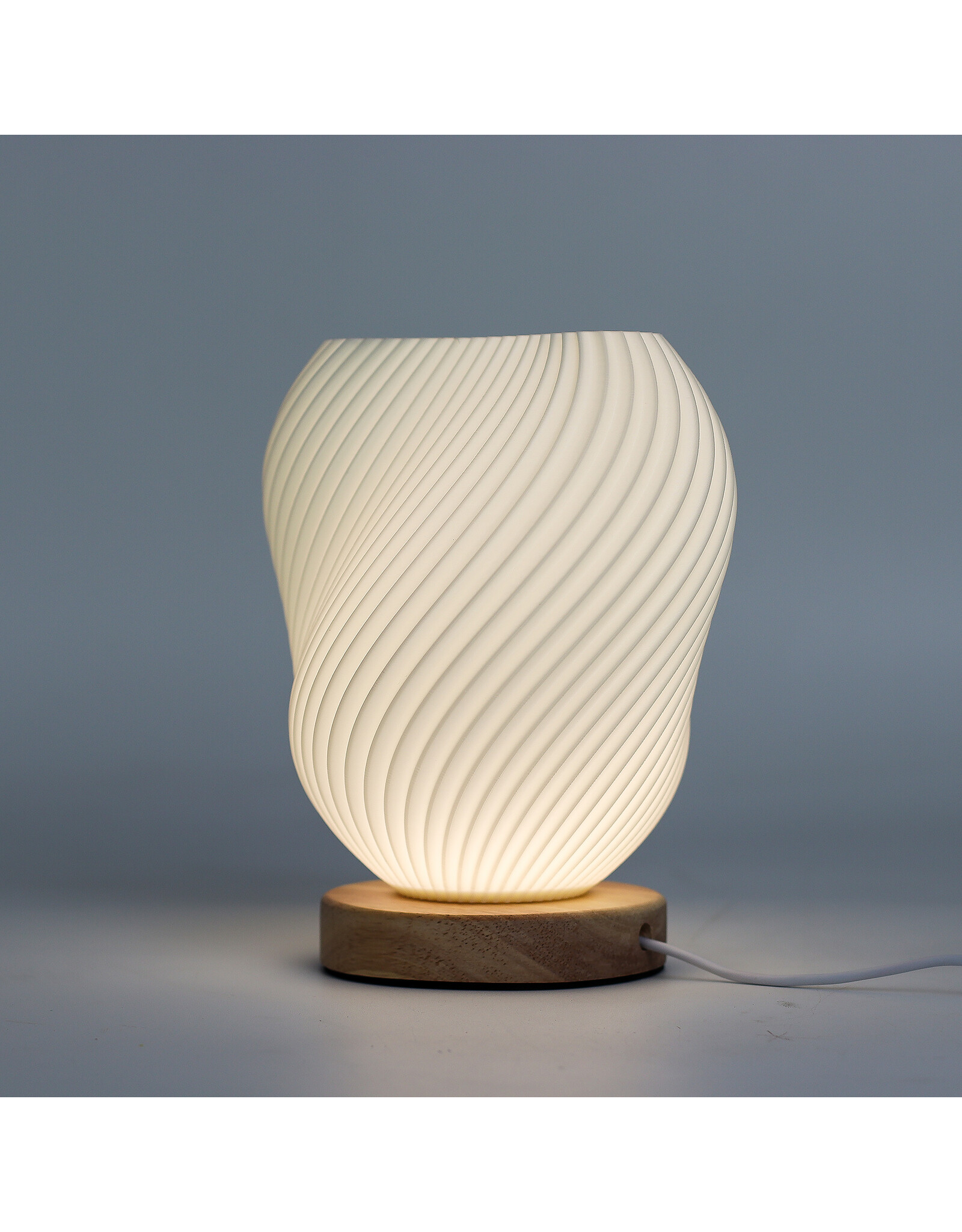 AWG Miscellaneous - Tafellamp / Bureaulamp New Wave Schelp Gedraaid