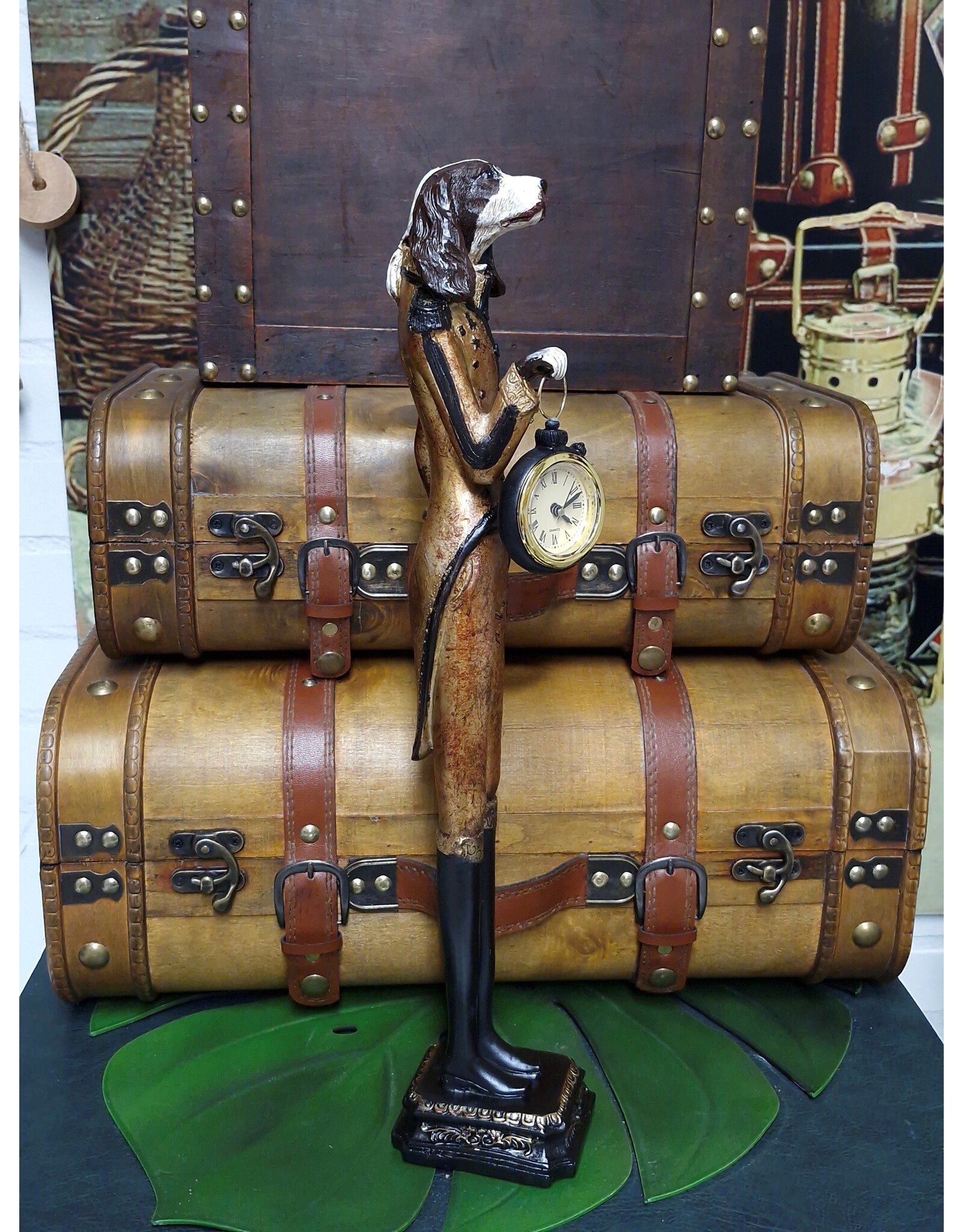 Trukado Giftware Beelden Collectables - Spaniël Hond Officier met echte klok - beeld 50cm