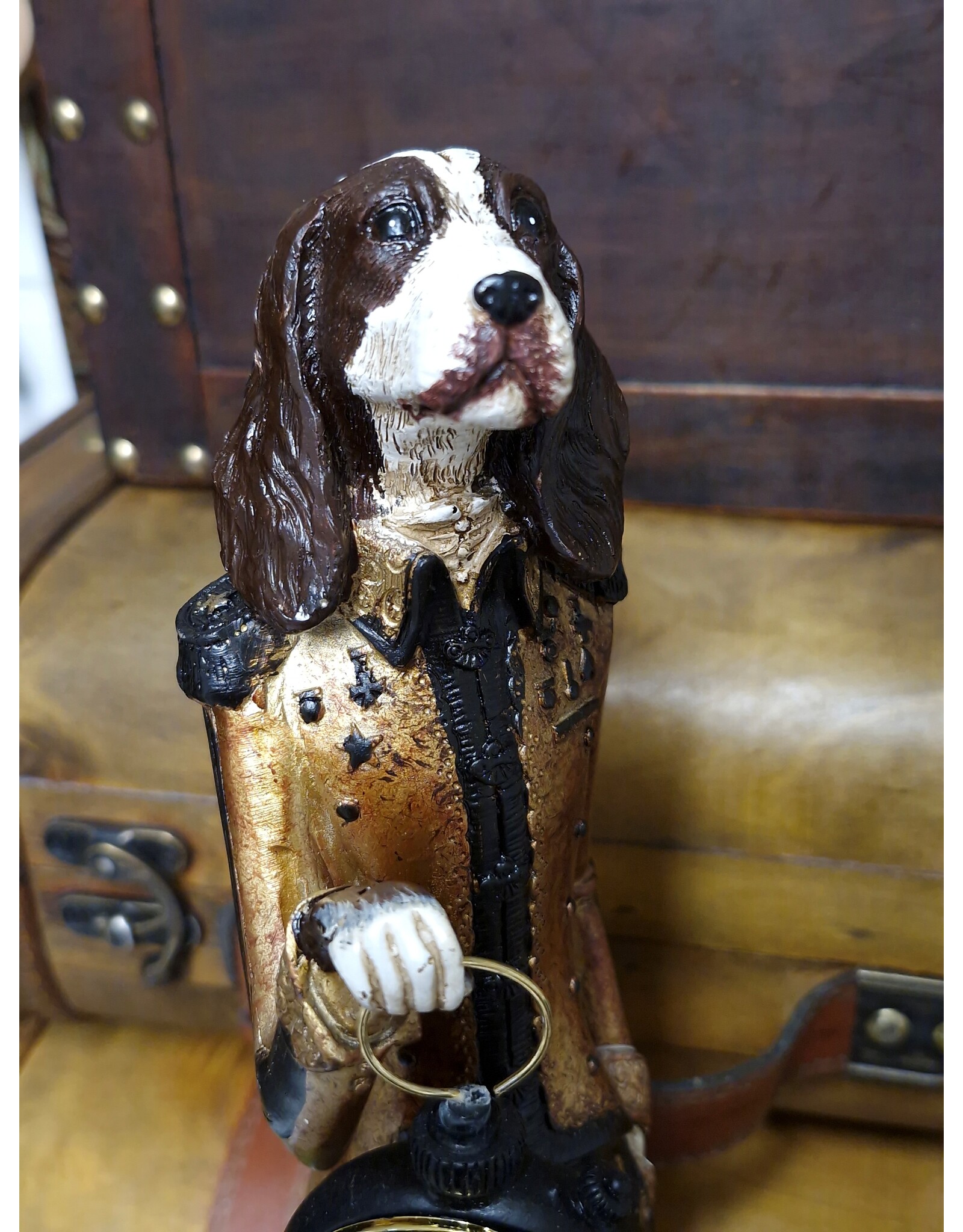 Trukado Giftware Beelden Collectables - Spaniël Hond Officier met echte klok - beeld 50cm