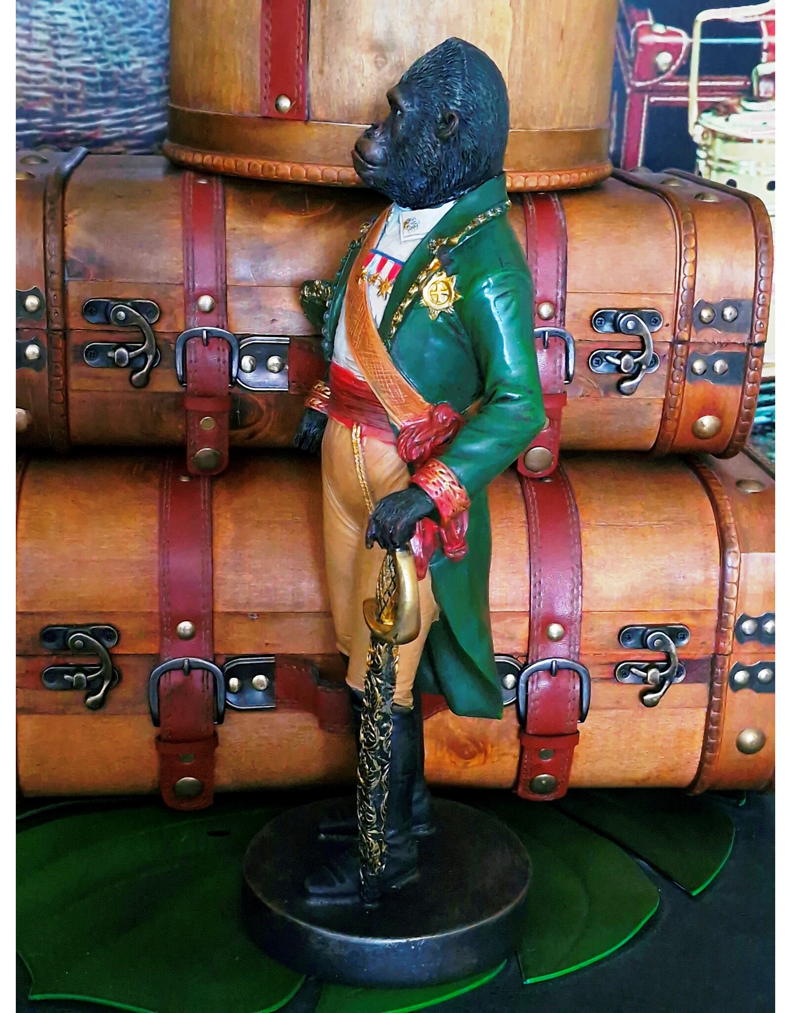 Baroque Giftware Figurines Collectables - Gorilla dressed in Colonial Style statue 40.5 cm