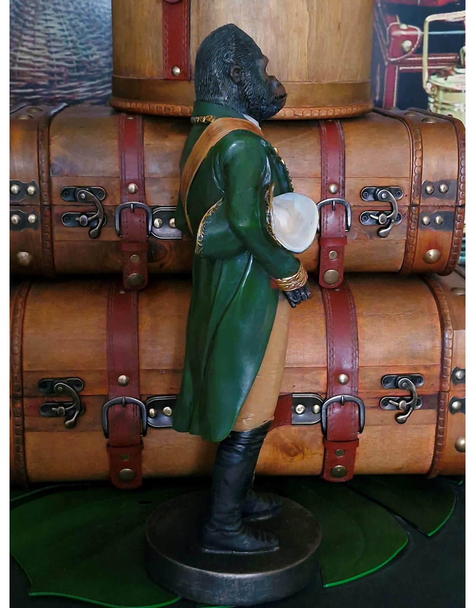 Baroque Giftware Beelden Collectables - Gorilla gekleed in Koloniale Stijl beeld 40,5cm