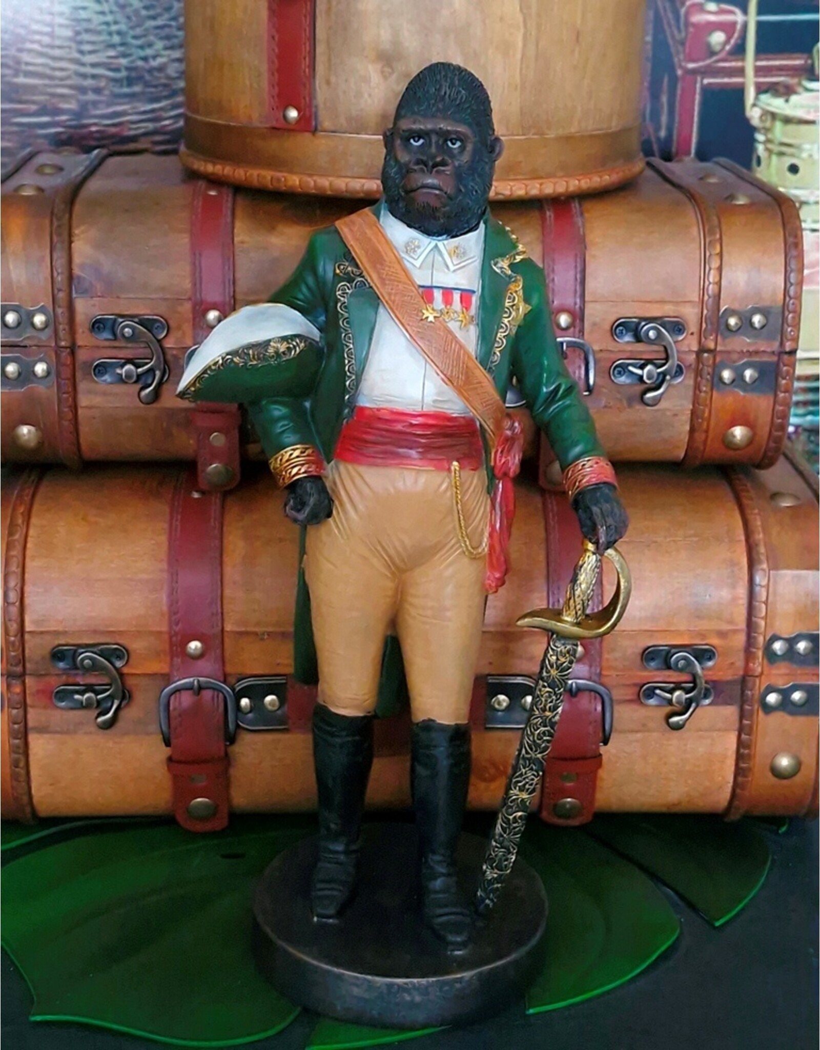 Baroque Giftware Beelden Collectables - Gorilla gekleed in Koloniale Stijl beeld 40,5cm