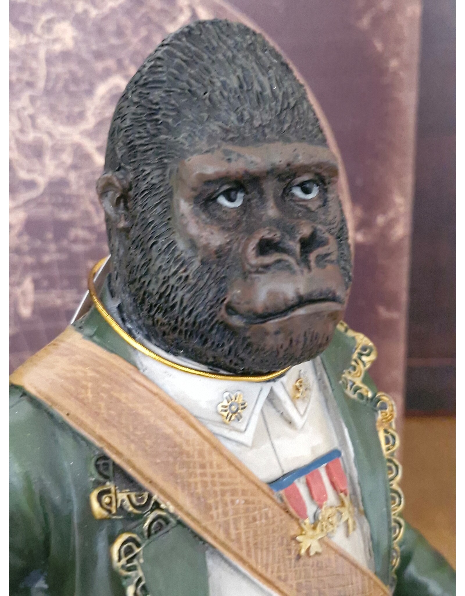 Baroque Giftware Figurines Collectables - Gorilla dressed in Colonial Style statue 40.5 cm